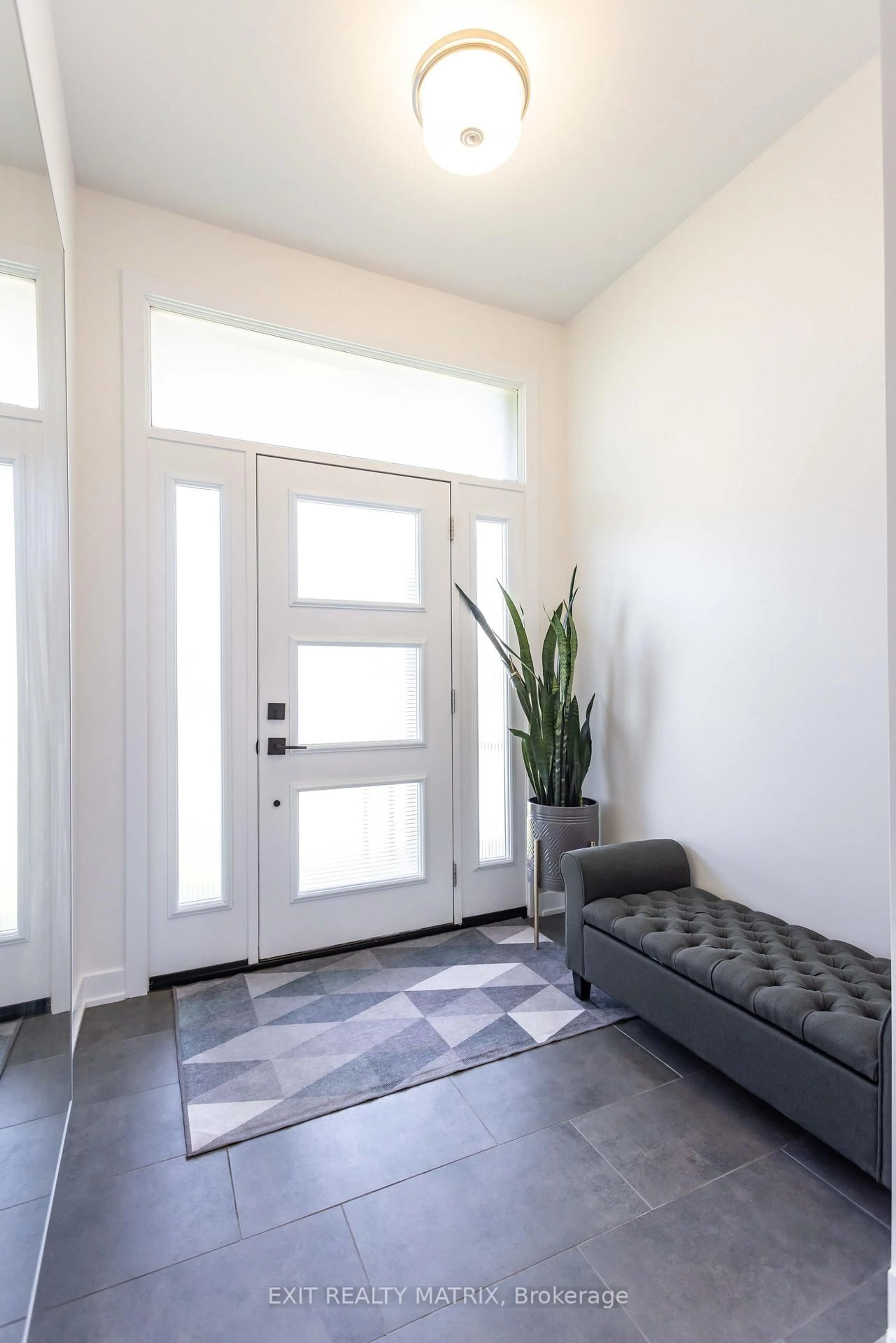 Indoor entryway for 657 Conservation St, Casselman Ontario K0A 1W0