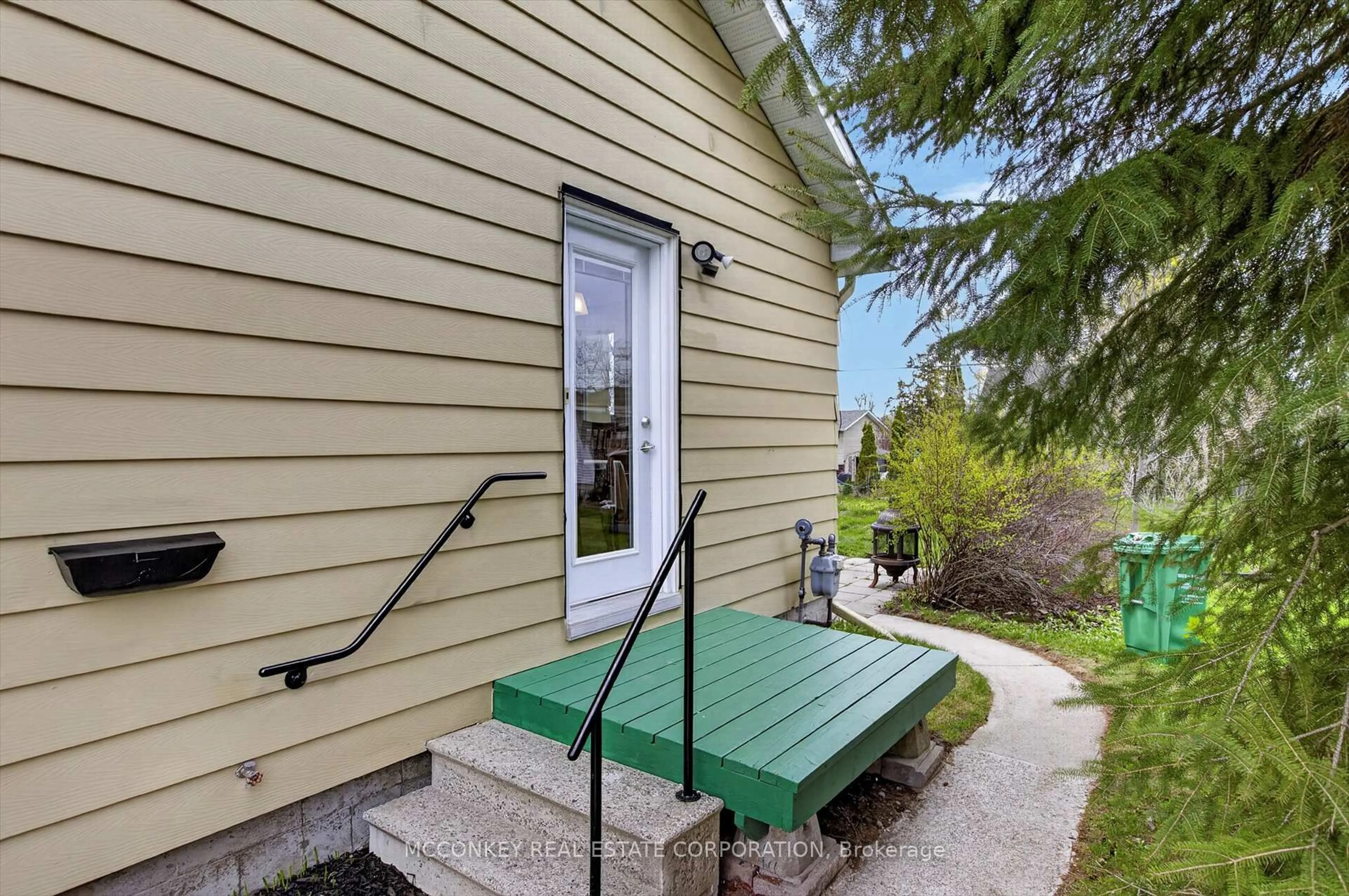 Patio, street for 834 Crowley Cres, Peterborough Ontario K9J 6P7