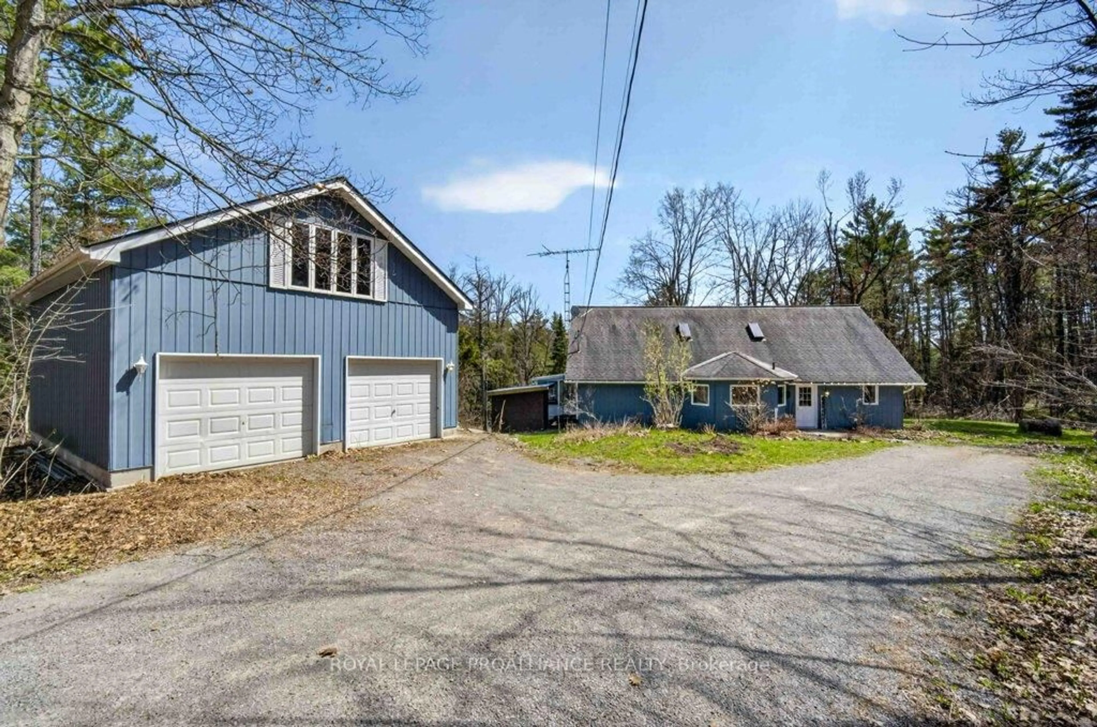 Indoor garage for 2406 Northeys Bay Rd, North Kawartha Ontario K0L 2H0