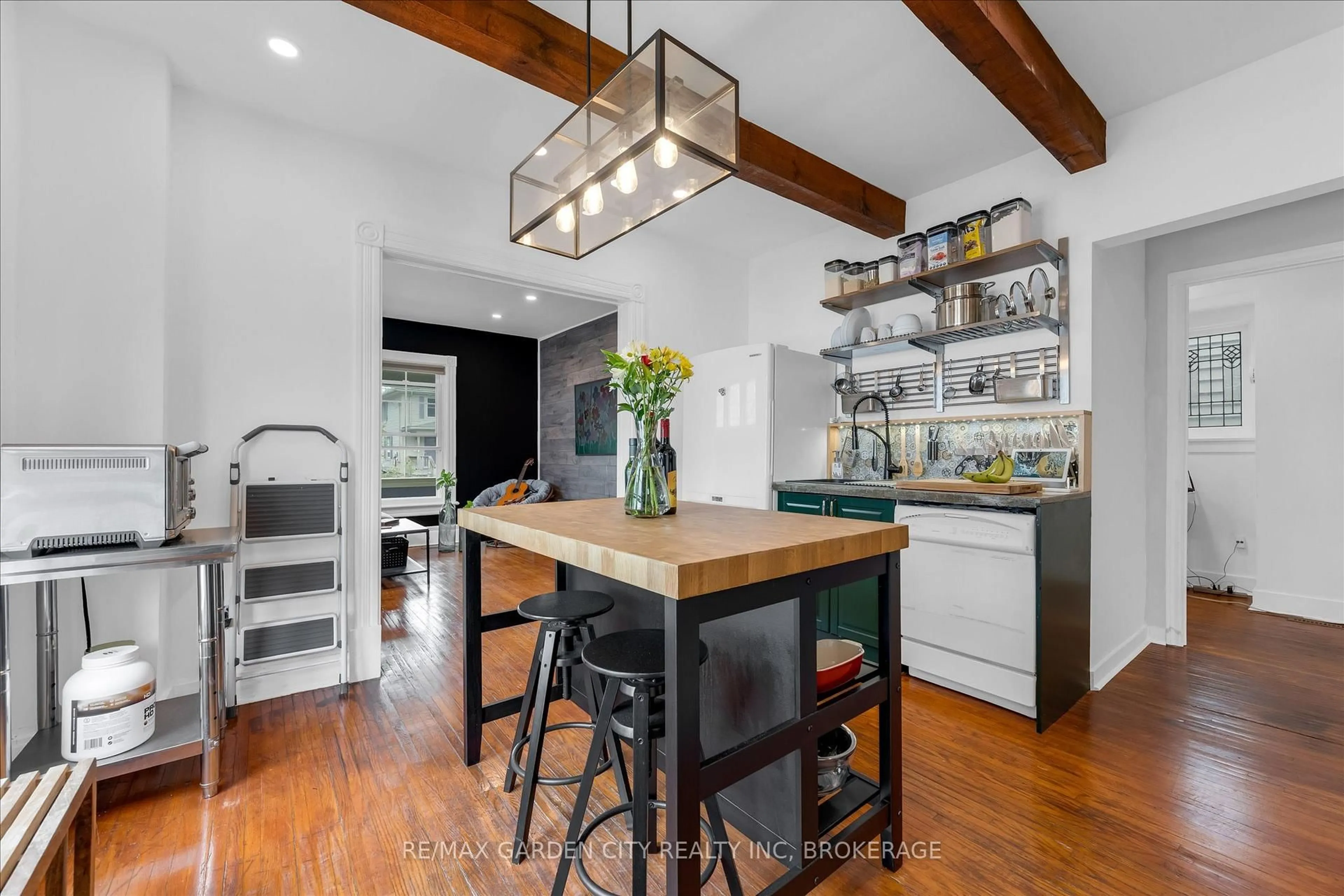 Open concept kitchen, unknown for 19 Thomas St, St. Catharines Ontario L2R 6L7