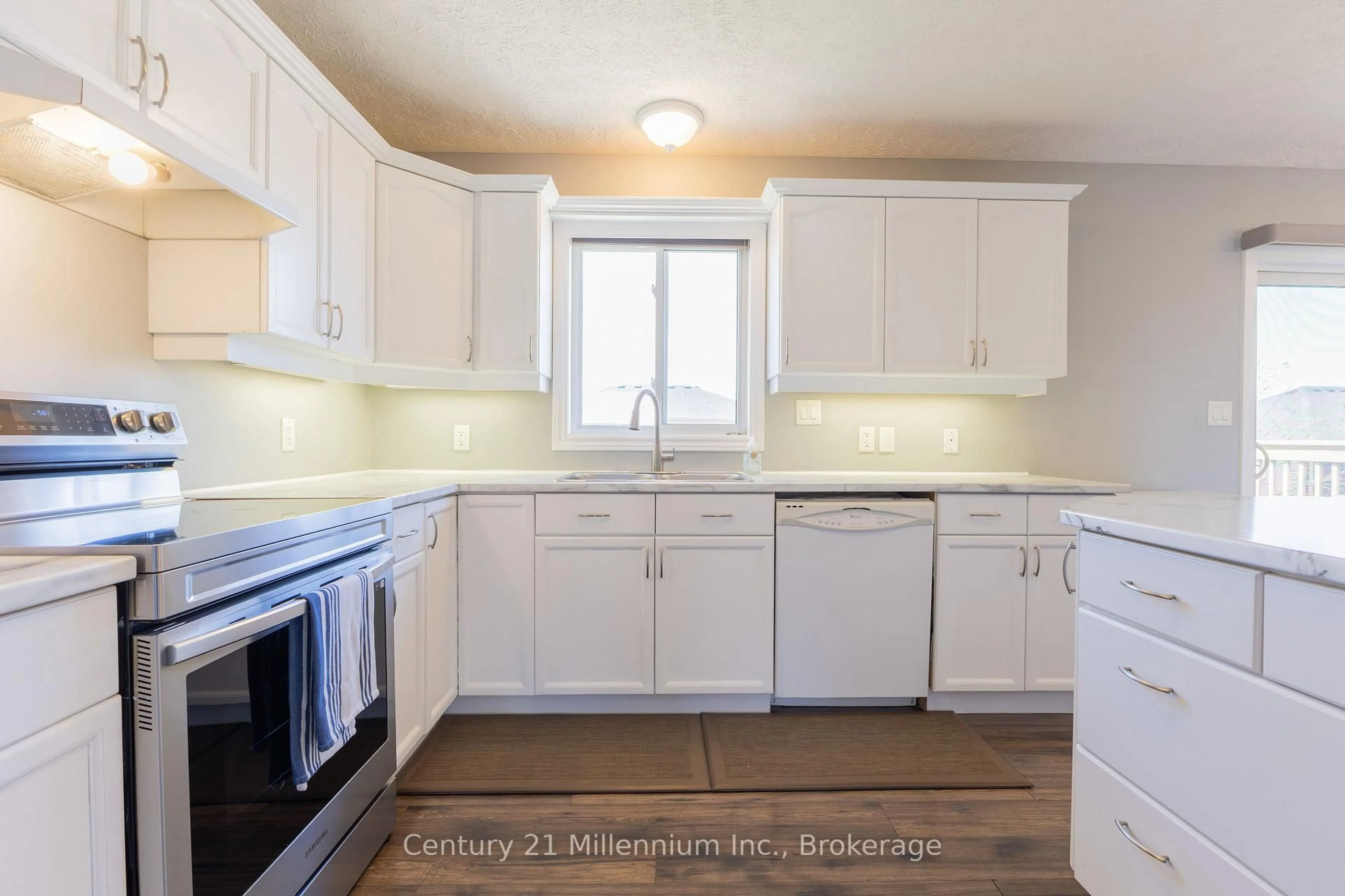 Standard kitchen, unknown for 450 Peirson Ave, Saugeen Shores Ontario N0H 2C1