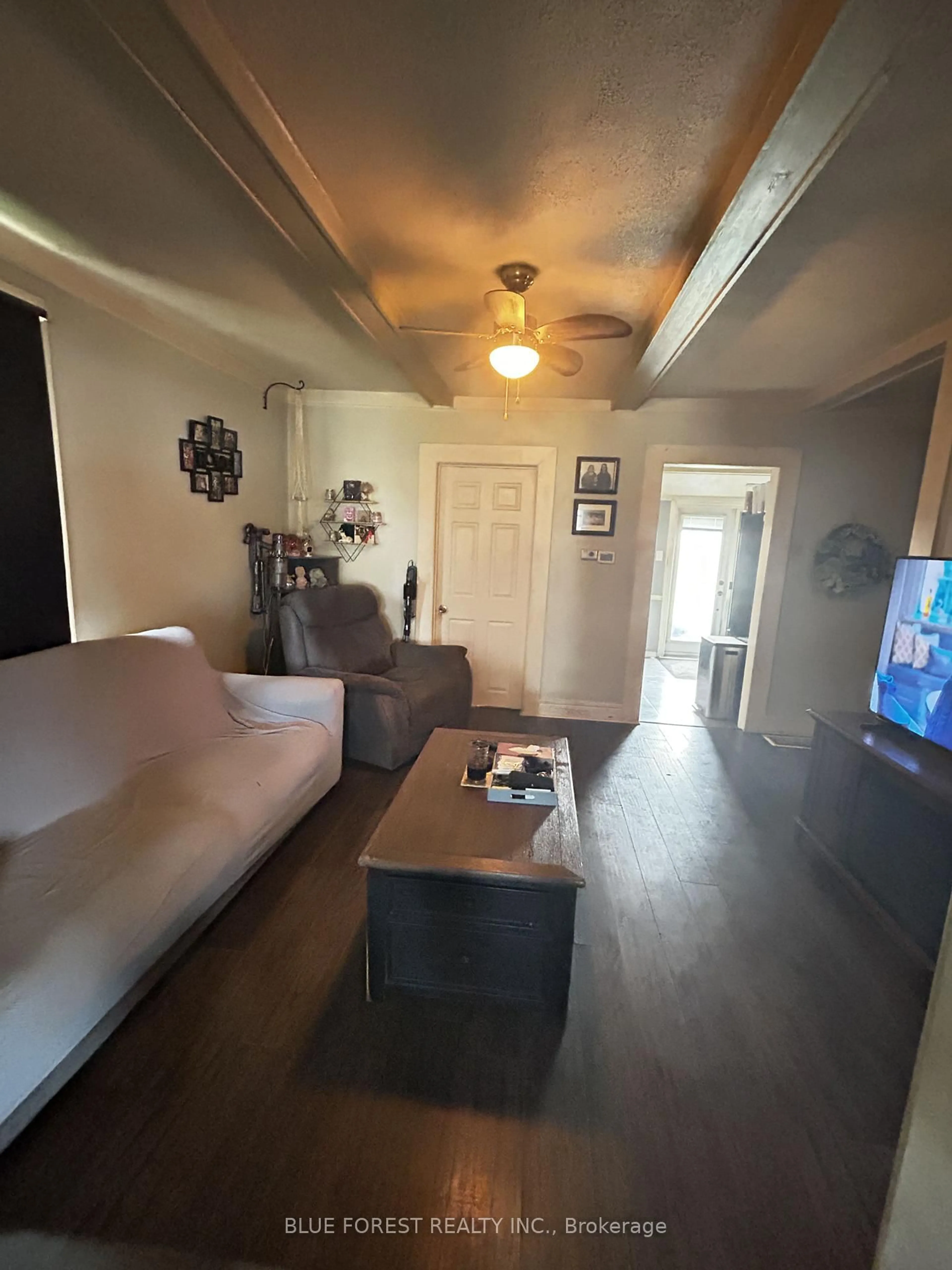 A pic of a room for 15 Alexandria Ave, St. Thomas Ontario N5P 3M7