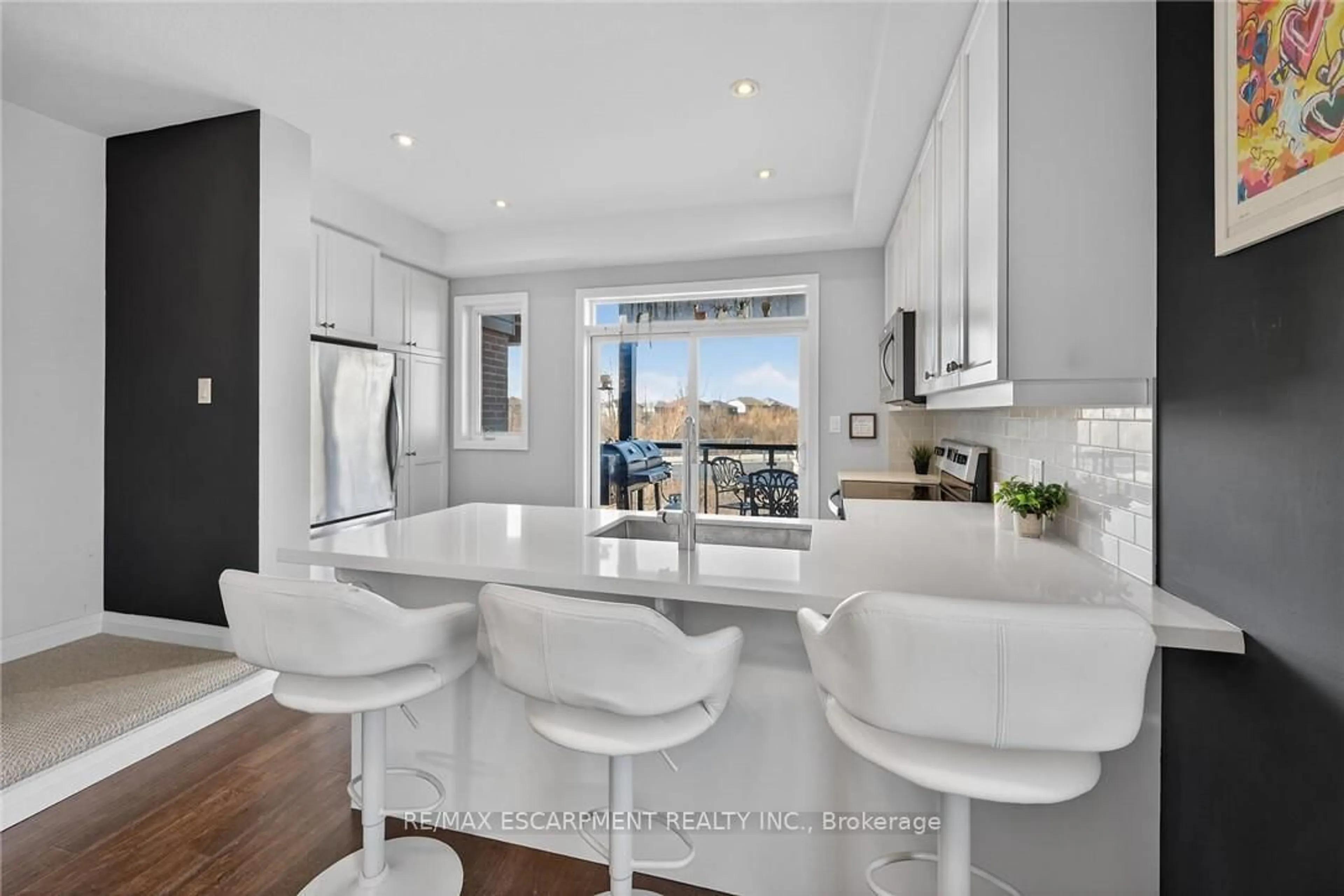 Open concept kitchen, ceramic/tile floor for 35 Midhurst Hts #33, Hamilton Ontario L8J 0K9