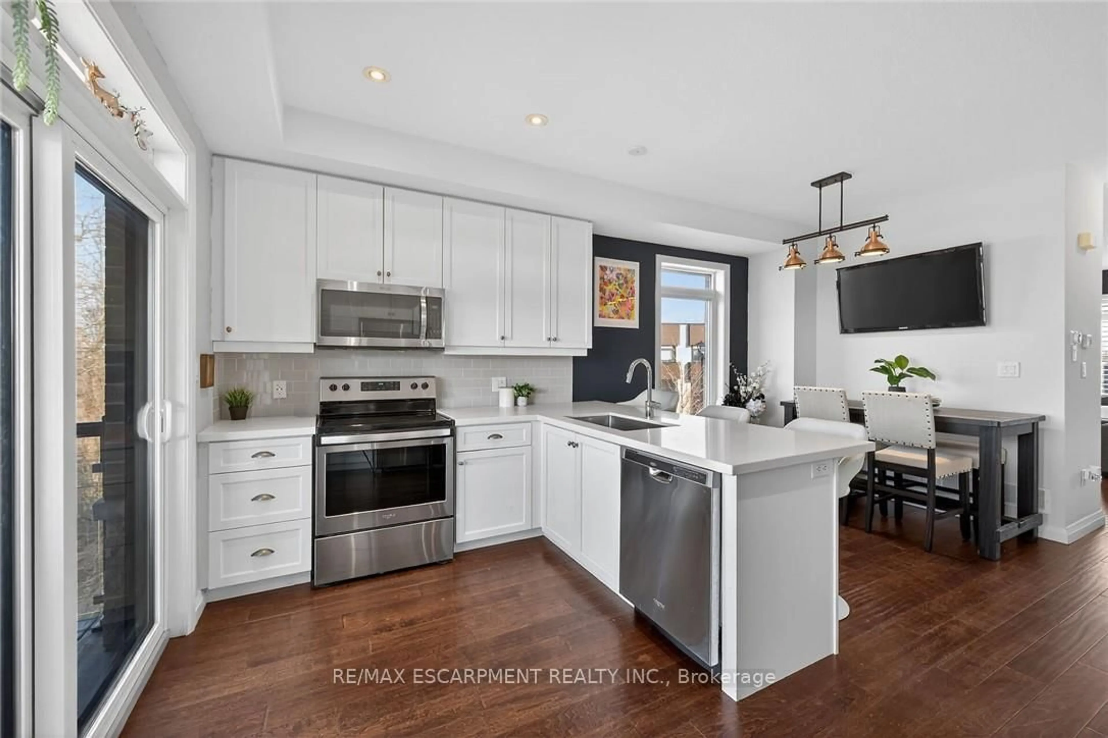 Open concept kitchen, unknown for 35 Midhurst Hts #33, Hamilton Ontario L8J 0K9
