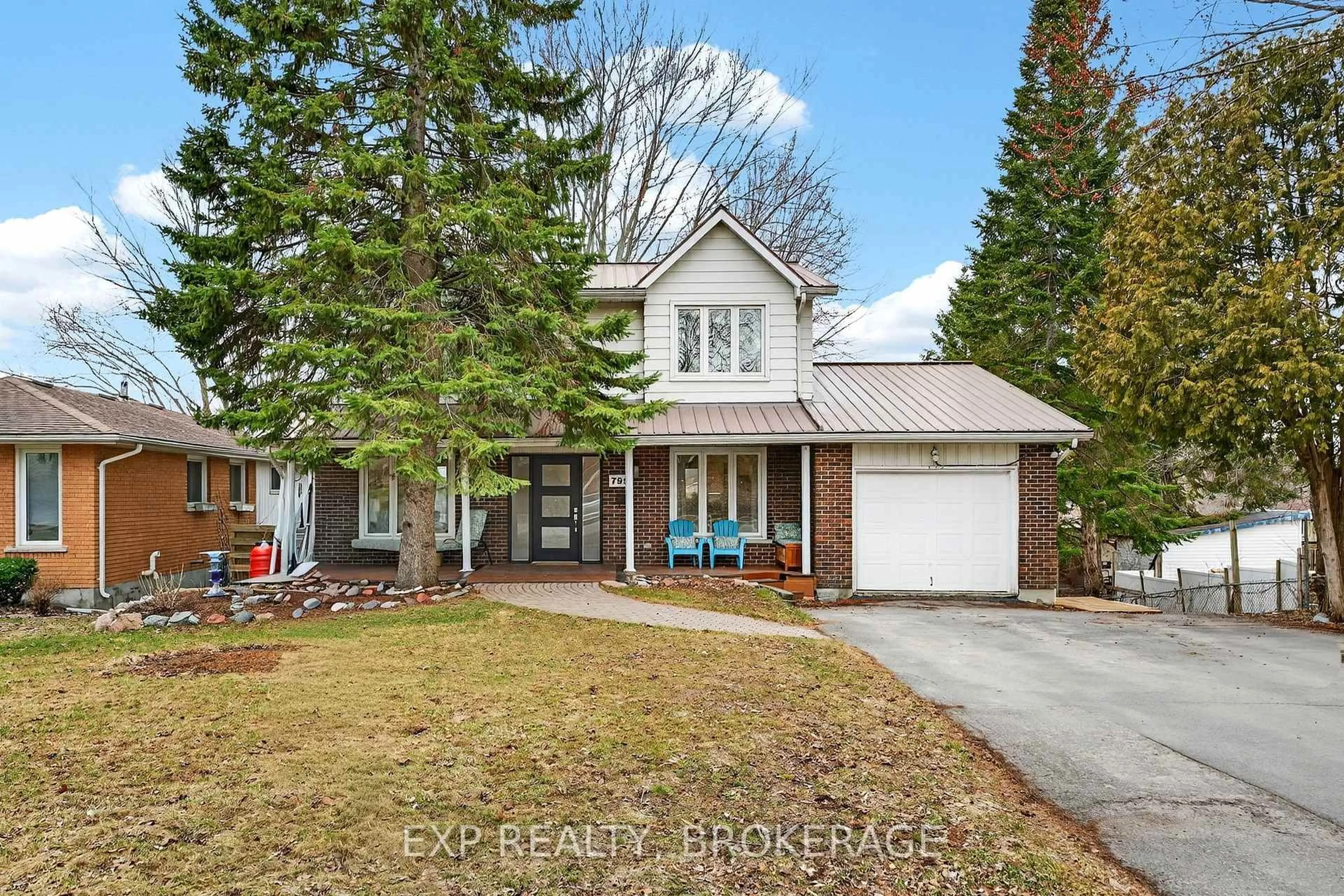 A pic from outside/outdoor area/front of a property/back of a property/a pic from drone, street for 799 Hillside Dr, Kingston Ontario K7M 5Y9