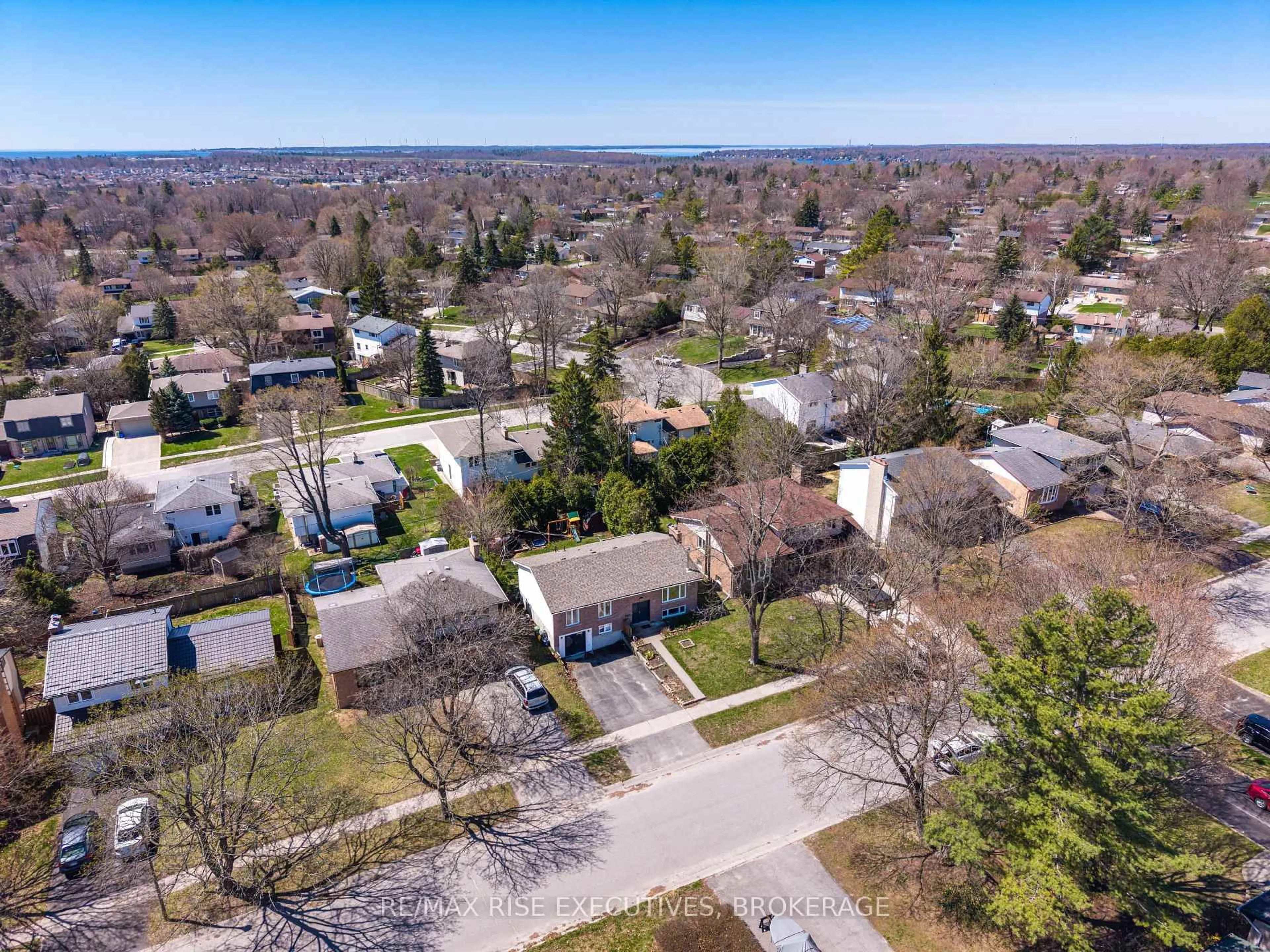 A pic from outside/outdoor area/front of a property/back of a property/a pic from drone, street for 865 Danbury Rd, Kingston Ontario K7M 6G7