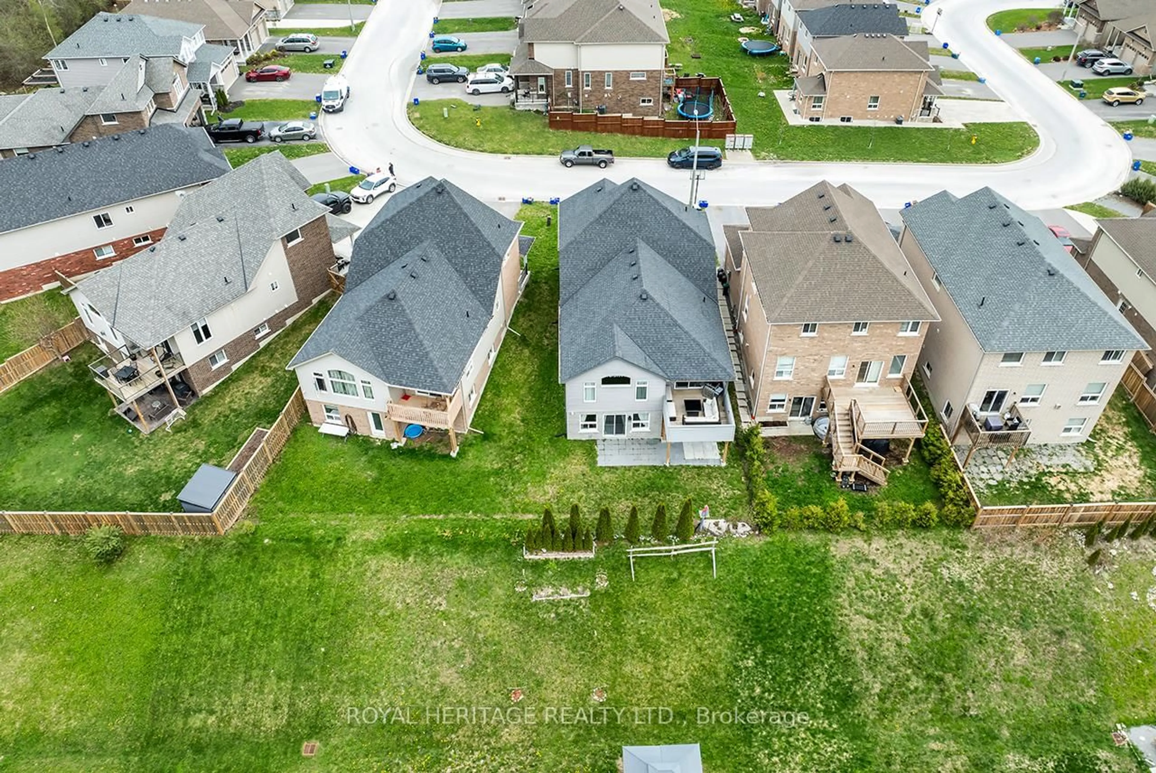A pic from outside/outdoor area/front of a property/back of a property/a pic from drone, street for 25 Summer Lane, Selwyn Ontario K9L 0G4