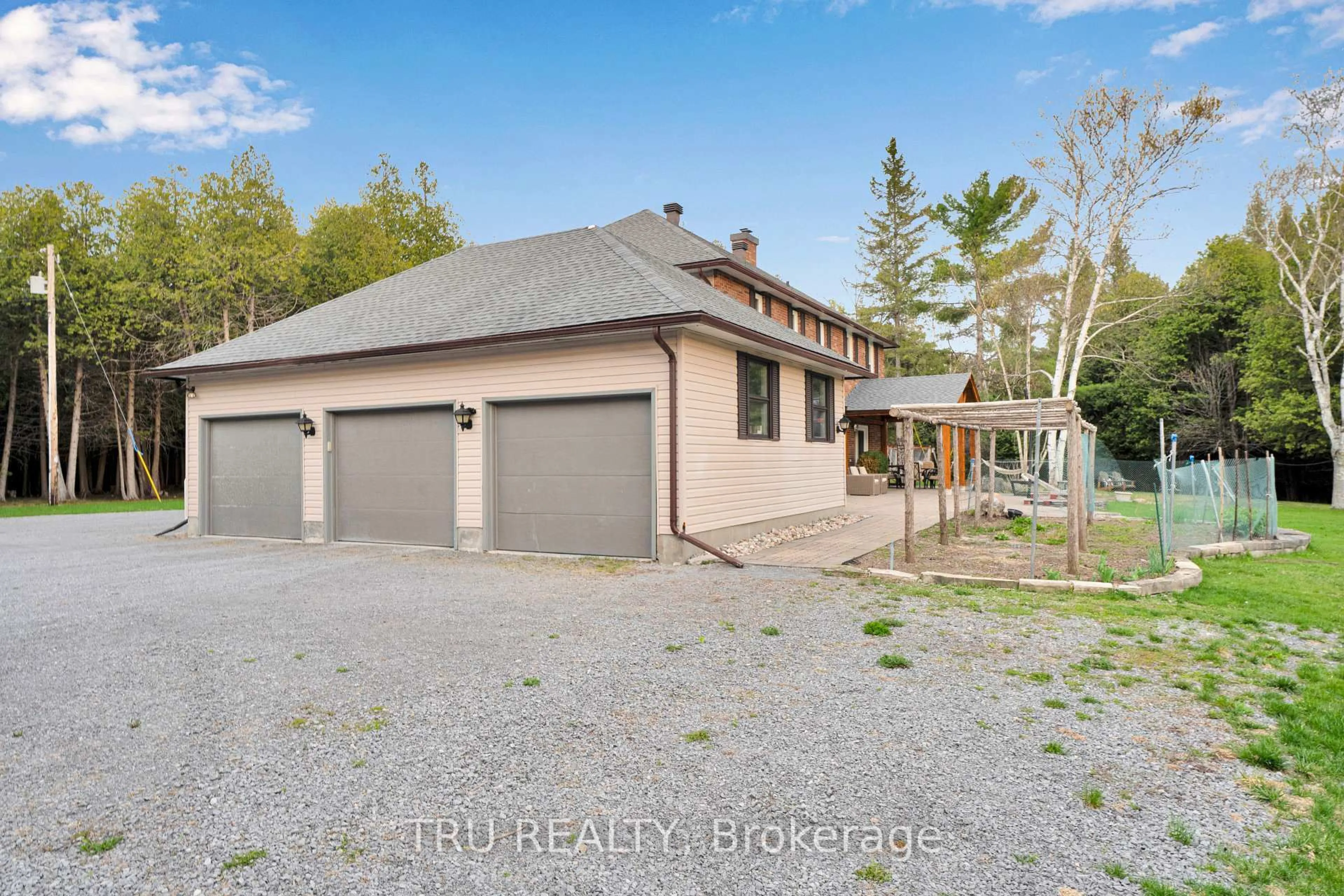 A pic from outside/outdoor area/front of a property/back of a property/a pic from drone, unknown for 2529 MARSHWOOD Rd, Carp Ontario K0A 1L0