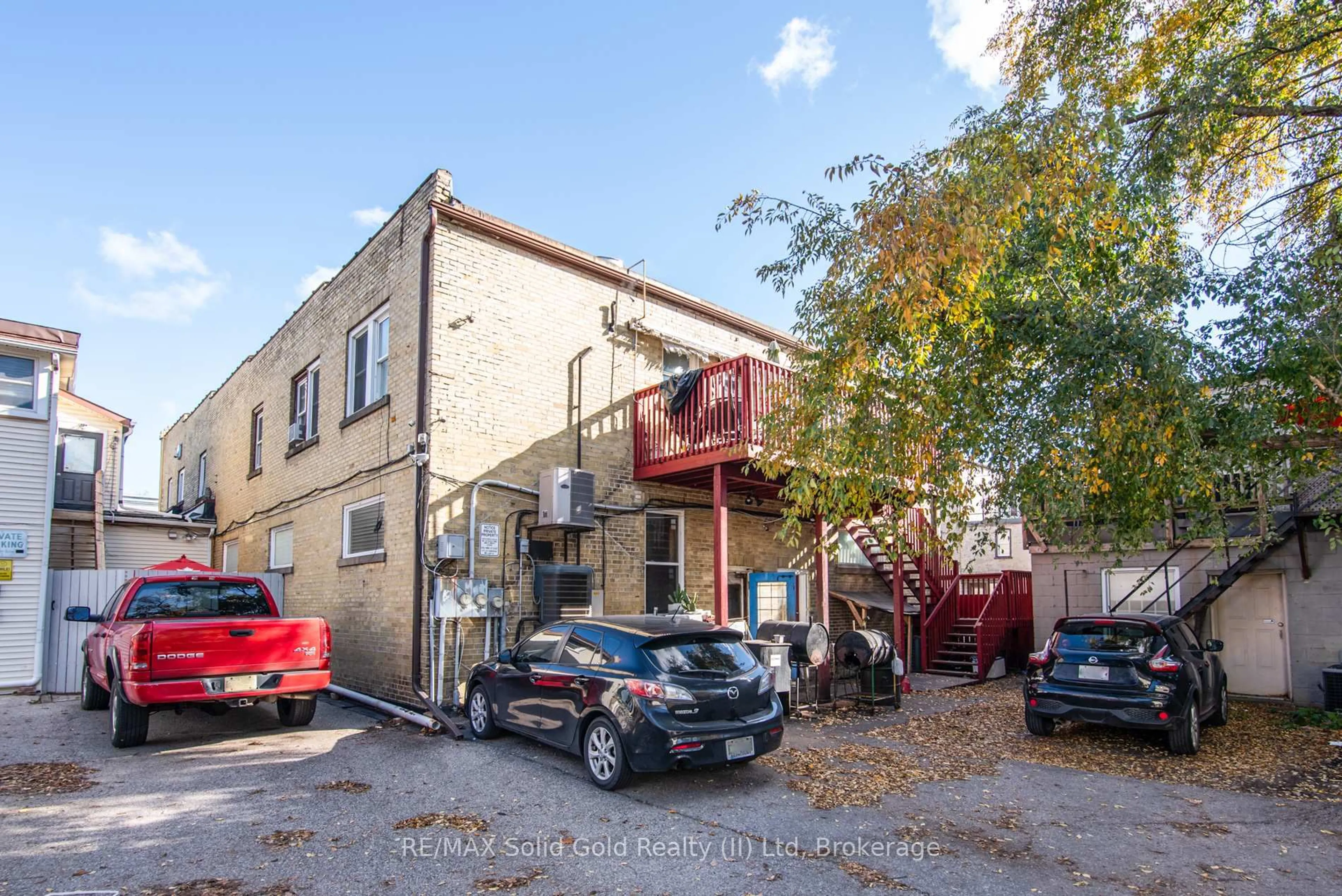 Patio, street for 660 King St, Cambridge Ontario N3H 3N6
