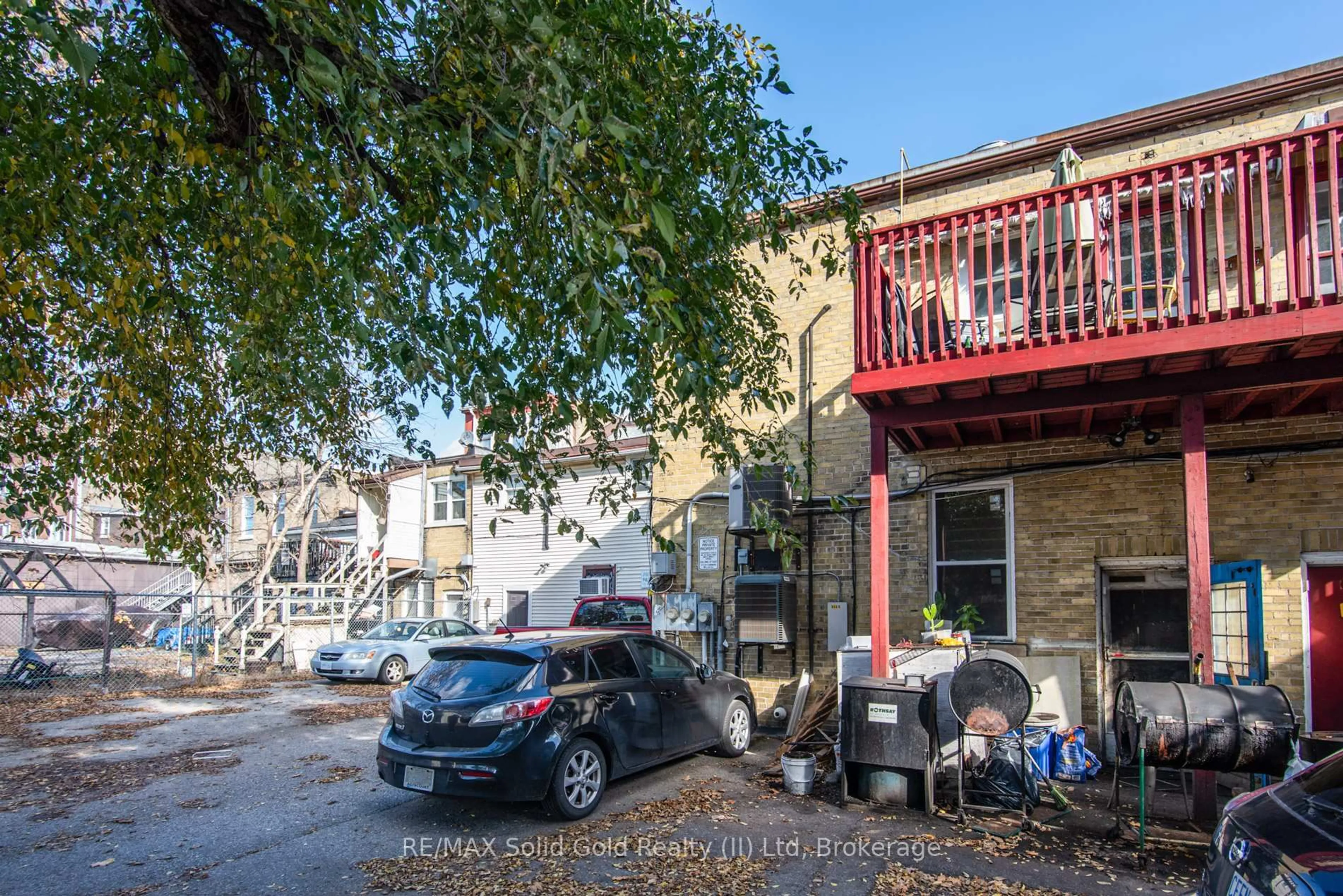 Patio, street for 660 King St, Cambridge Ontario N3H 3N6
