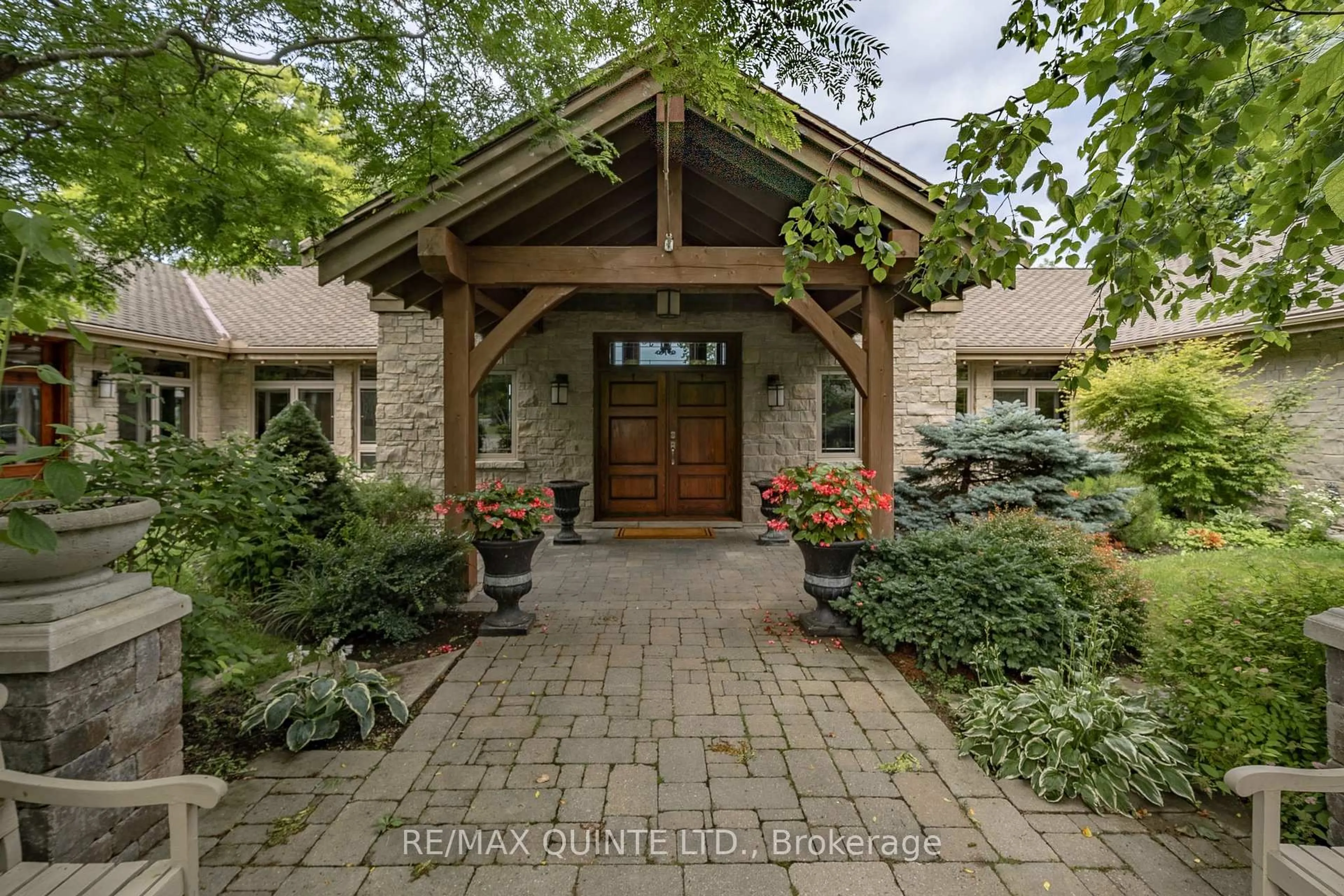 Indoor entryway for 18 Loop Lane, Prince Edward County Ontario K0K 2T0