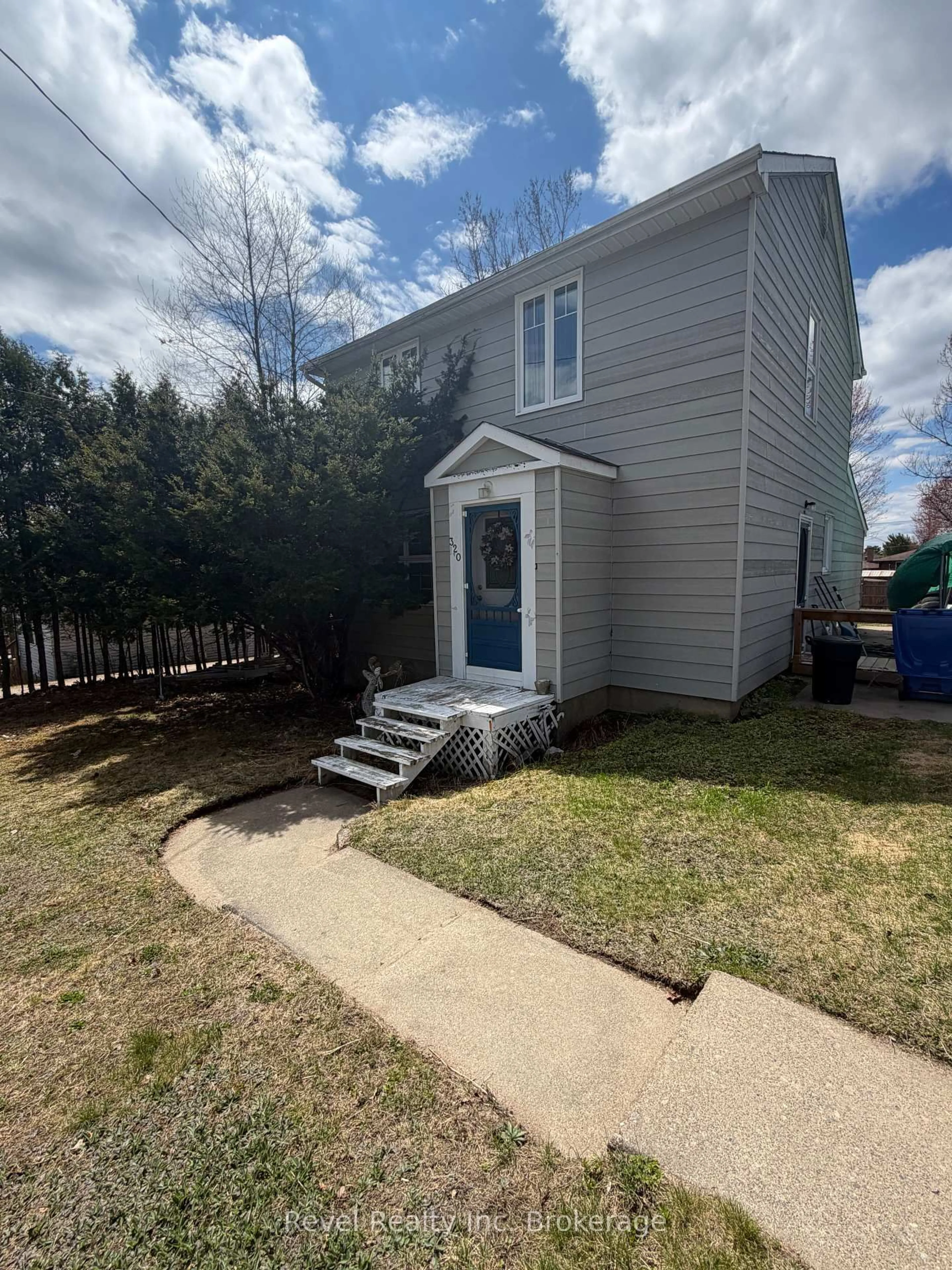 A pic from outside/outdoor area/front of a property/back of a property/a pic from drone, street for 320 Eighth St, Mattawa Ontario P0H 1V0