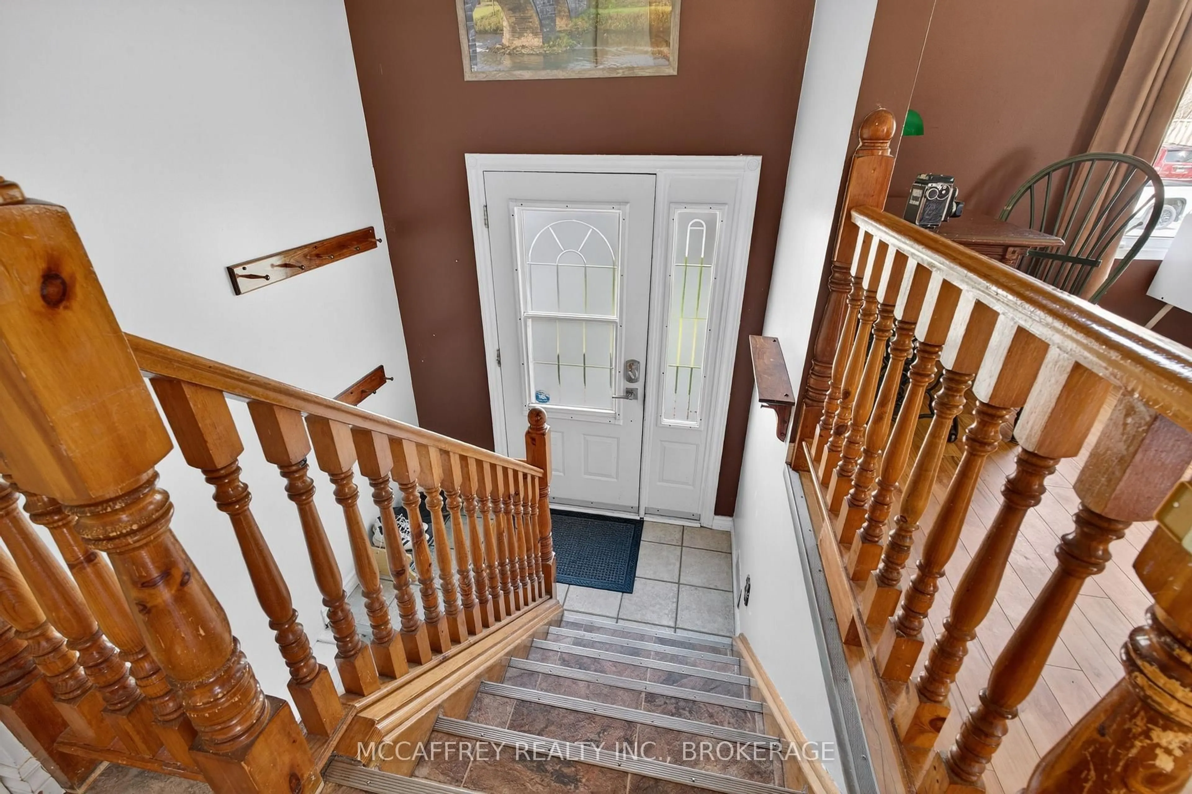 Indoor foyer for 1075 Basswood Pl, Kingston Ontario K7P 1K4