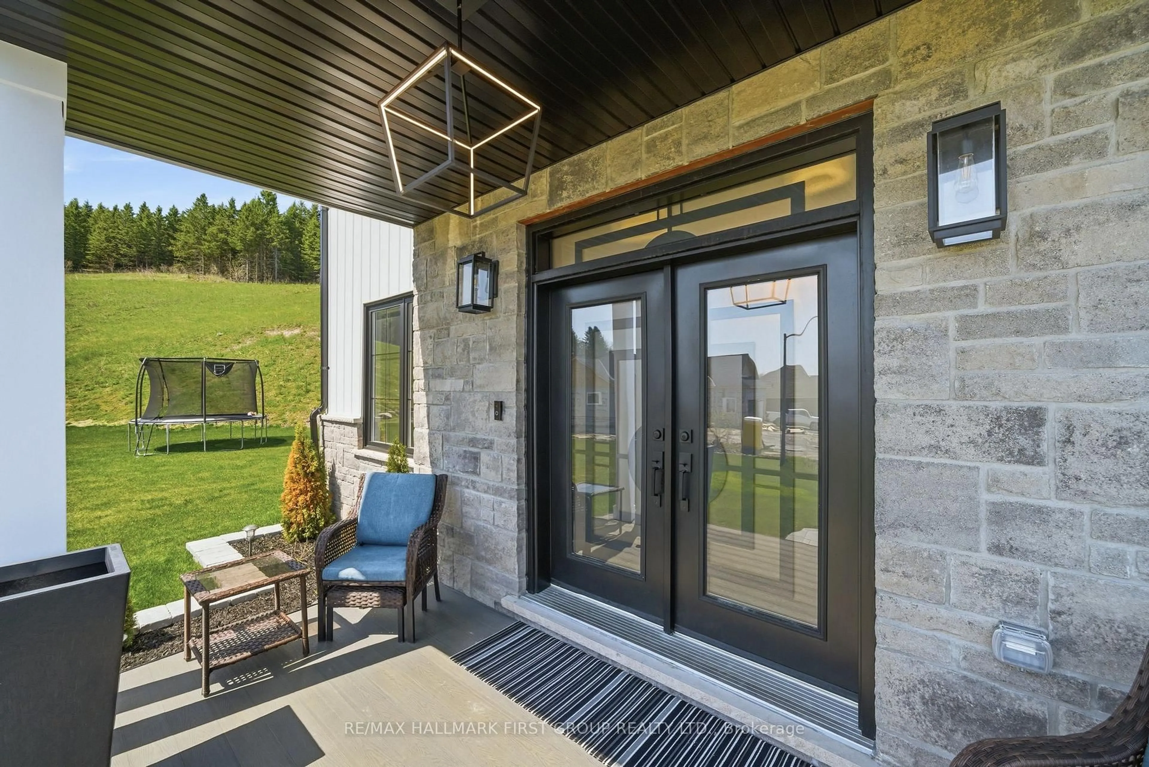 Indoor entryway for 13 Archibald Crt, Hamilton Township Ontario K0K 1C0