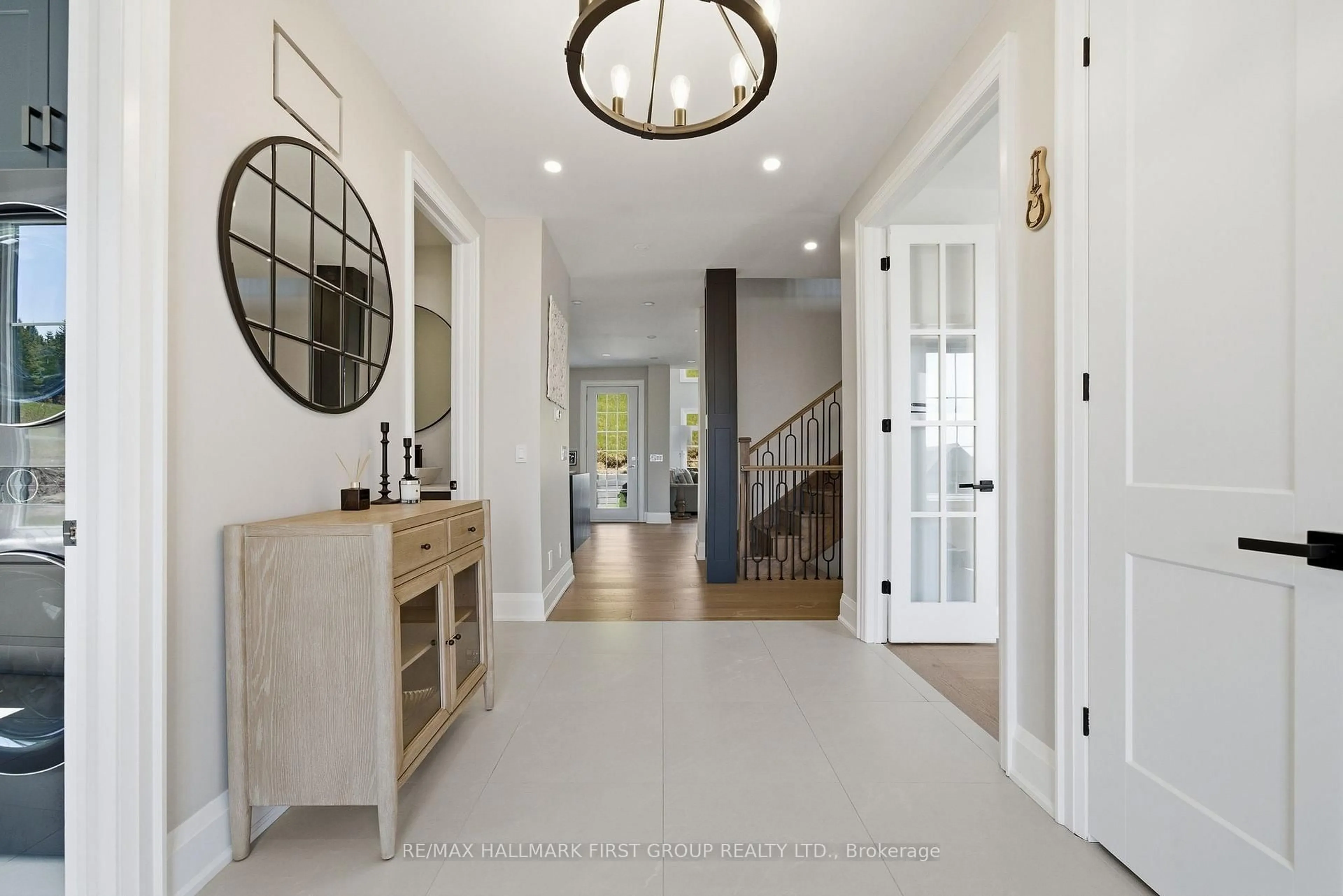 Indoor entryway for 13 Archibald Crt, Hamilton Township Ontario K0K 1C0