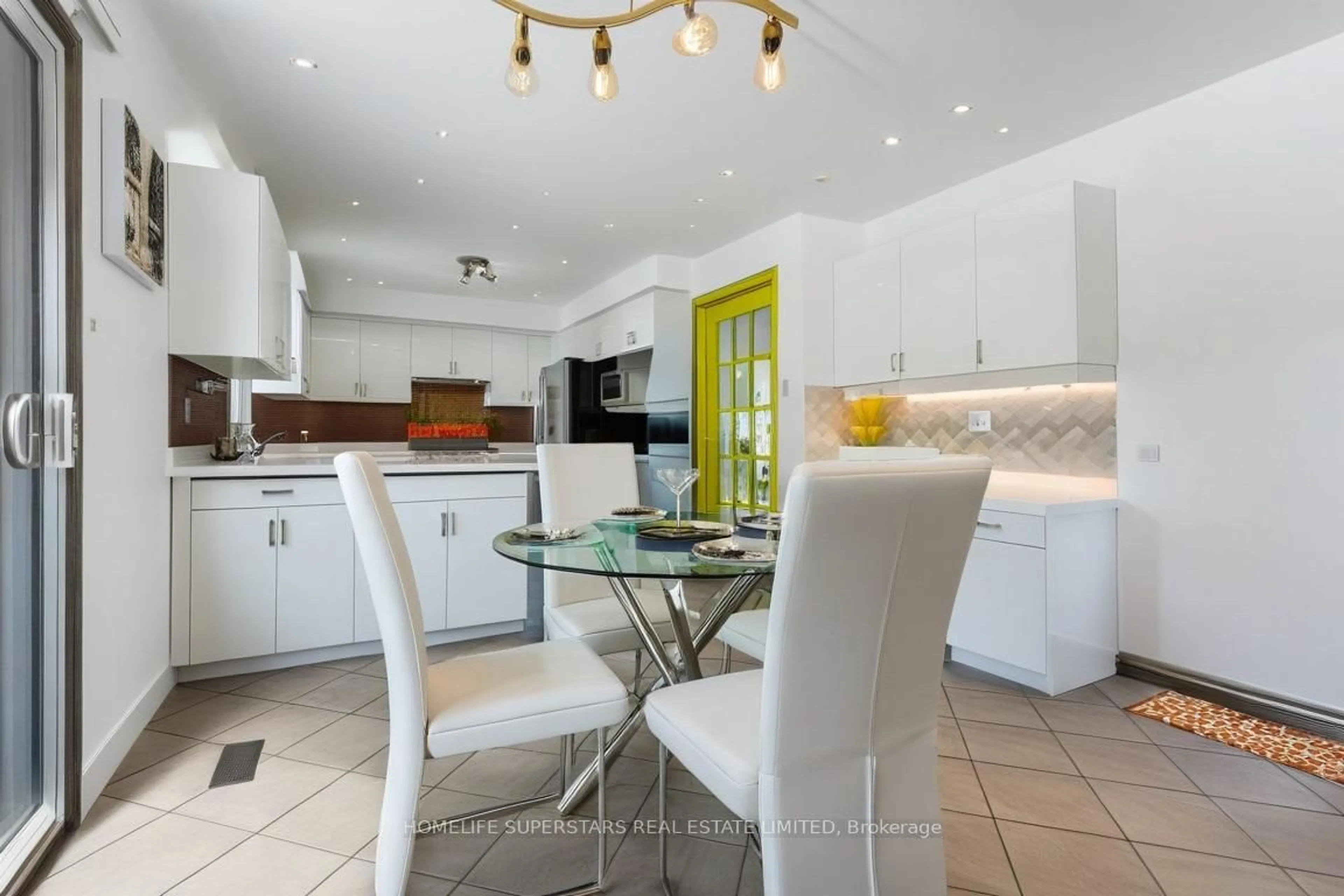 Open concept kitchen, ceramic/tile floor for 1565 Hastings Dr, London North Ontario N5X 3C5