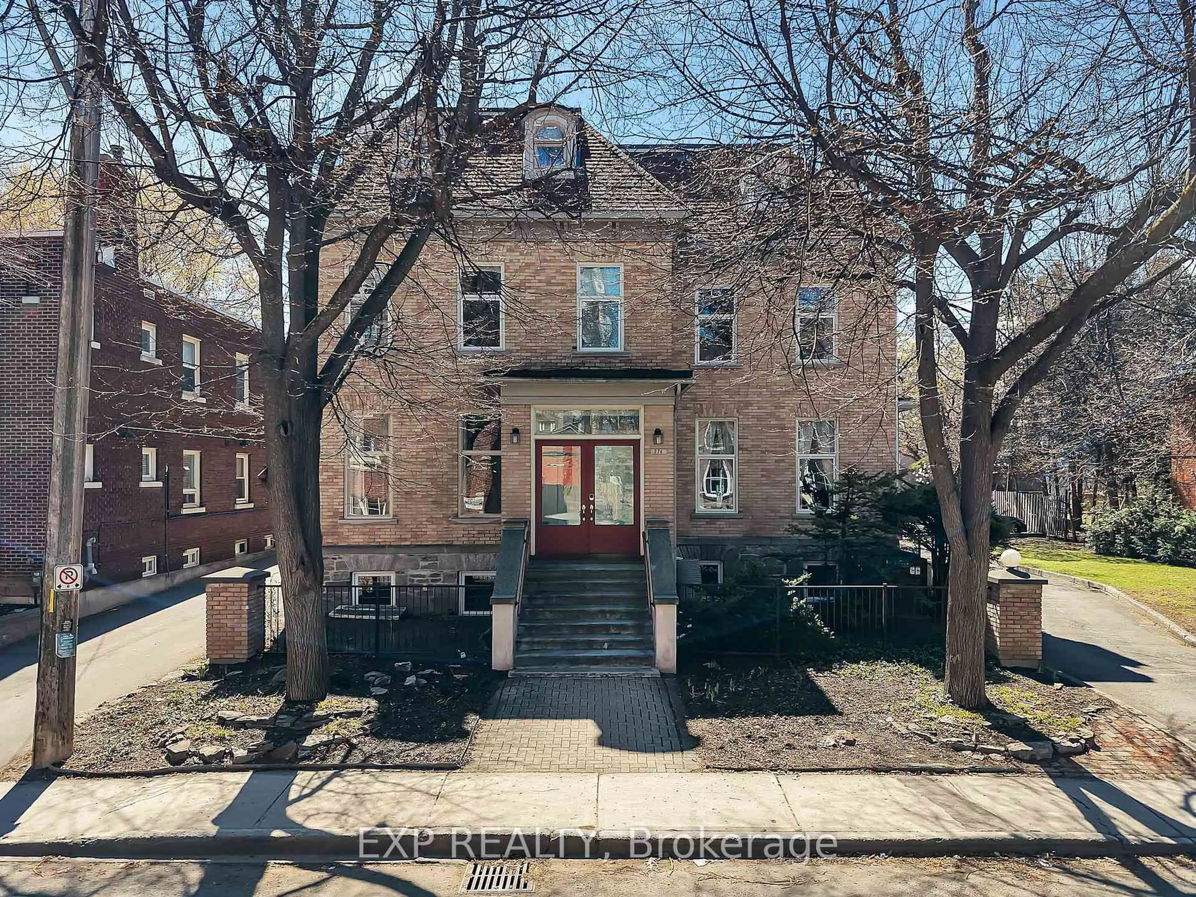 Home with brick exterior material, street for 274 Daly Ave #2, Ottawa Ontario K1N 6G5