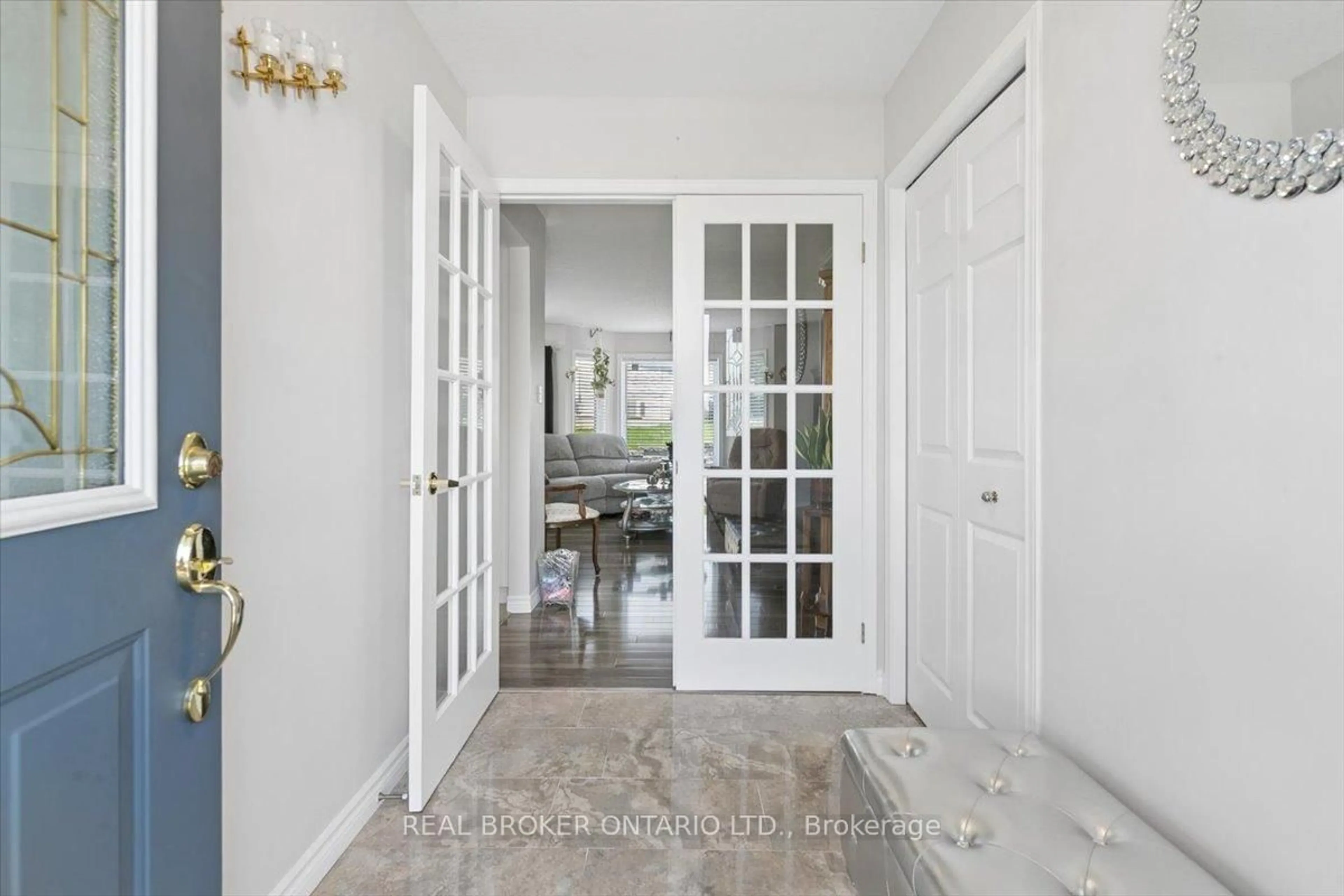 Indoor entryway for 17 GREENFIELD Pl, Wilmot Ontario N3A 2G6