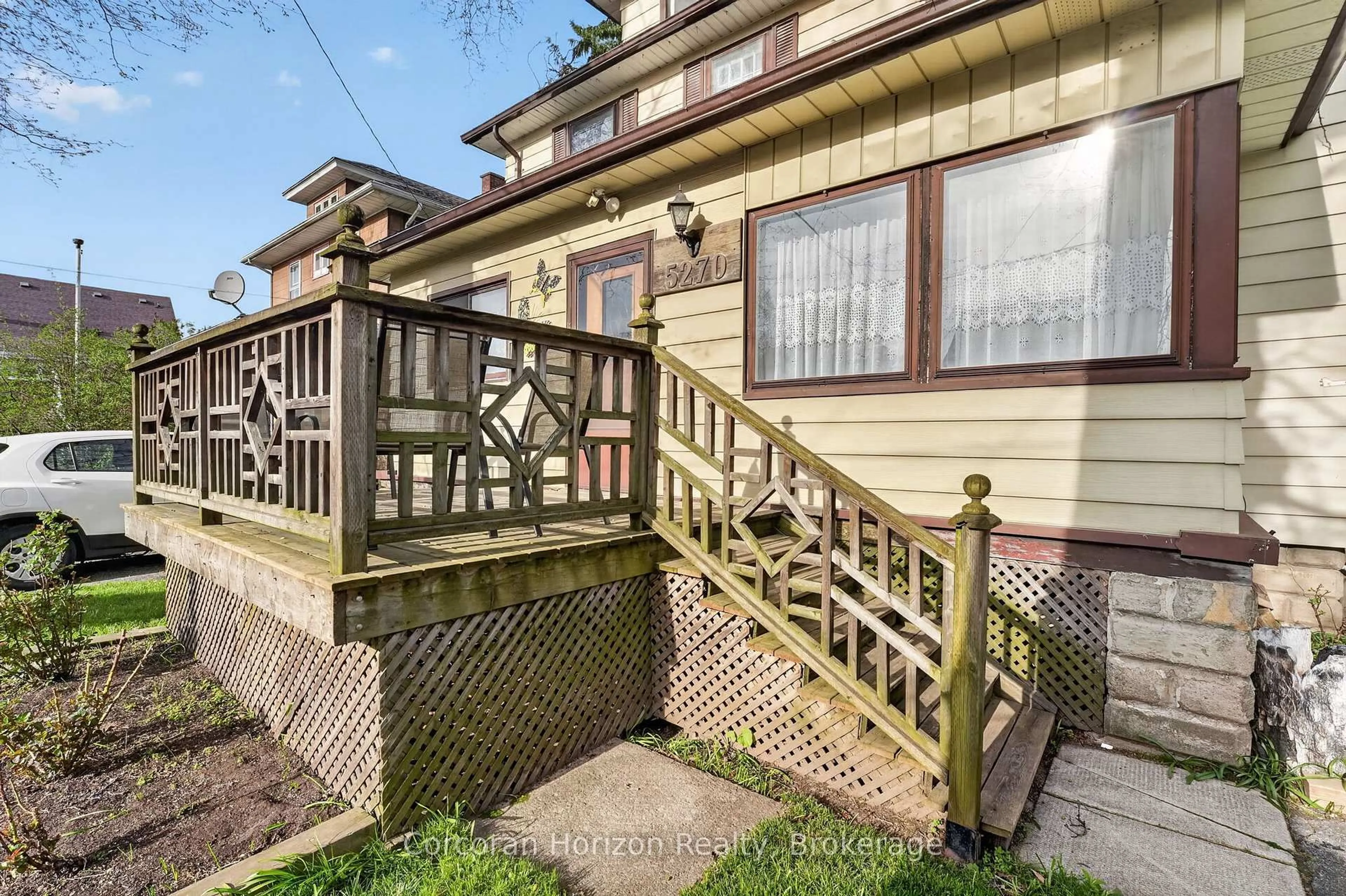 Patio, street for 5270 Second Ave, Niagara Falls Ontario L2E 4K2
