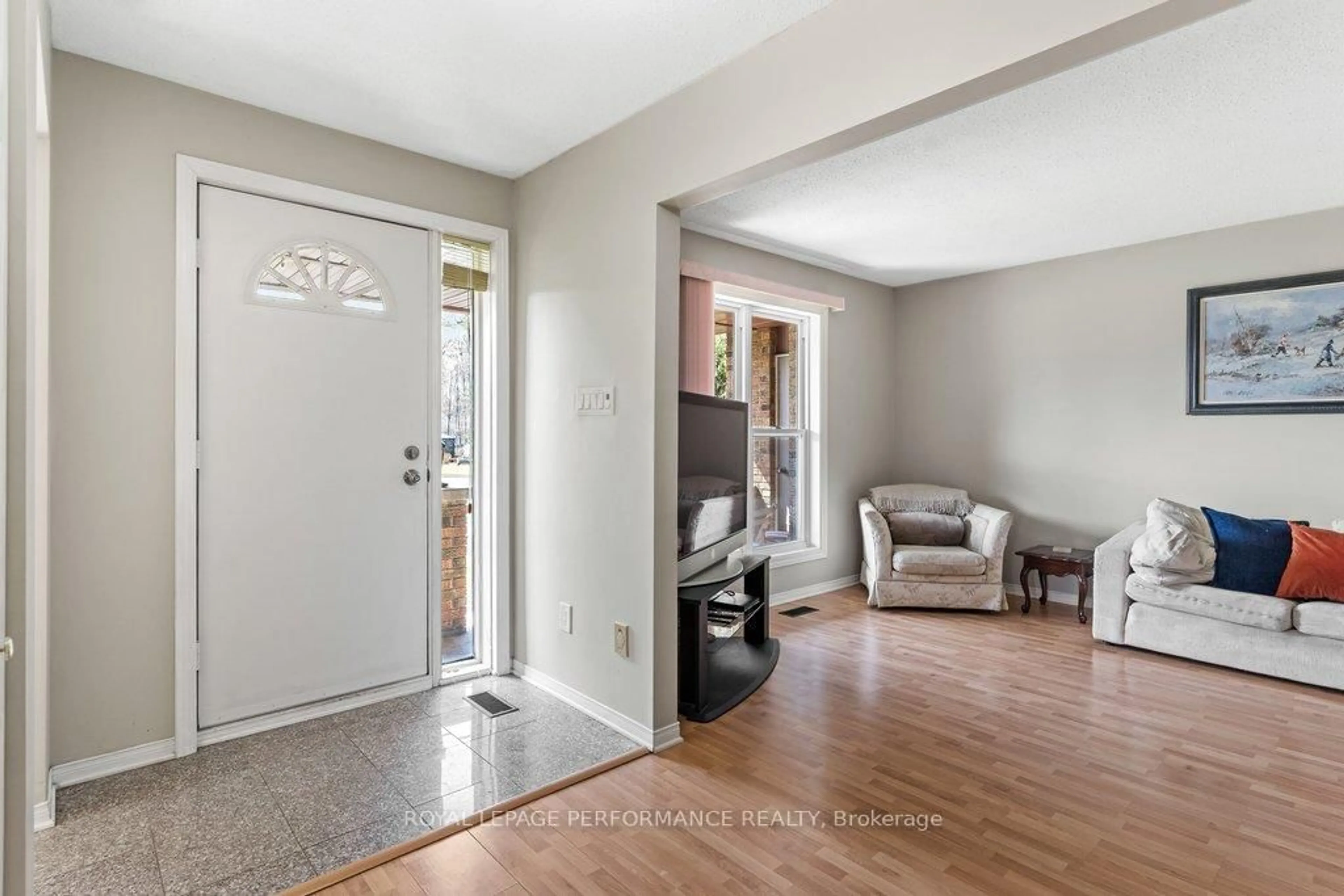 Indoor entryway for 5529 Woodeden Dr, Ottawa Ontario K4M 1B4