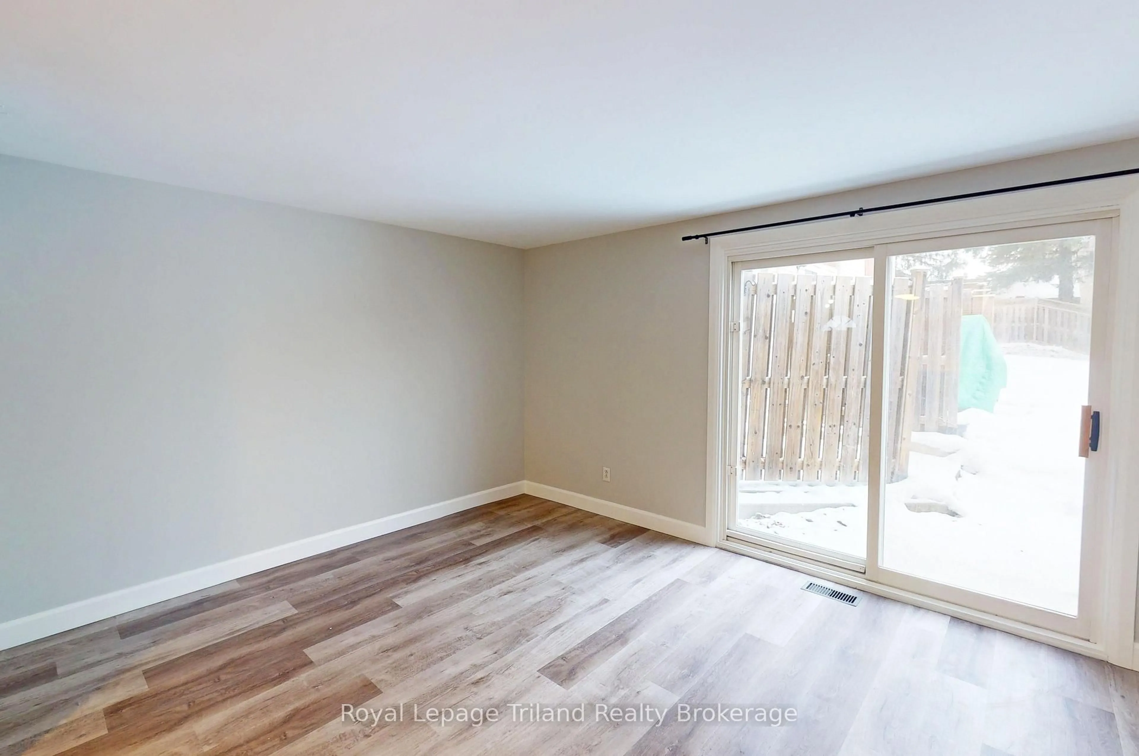 A pic of a room for 653 Northdale Dr, Woodstock Ontario N4S 5J8