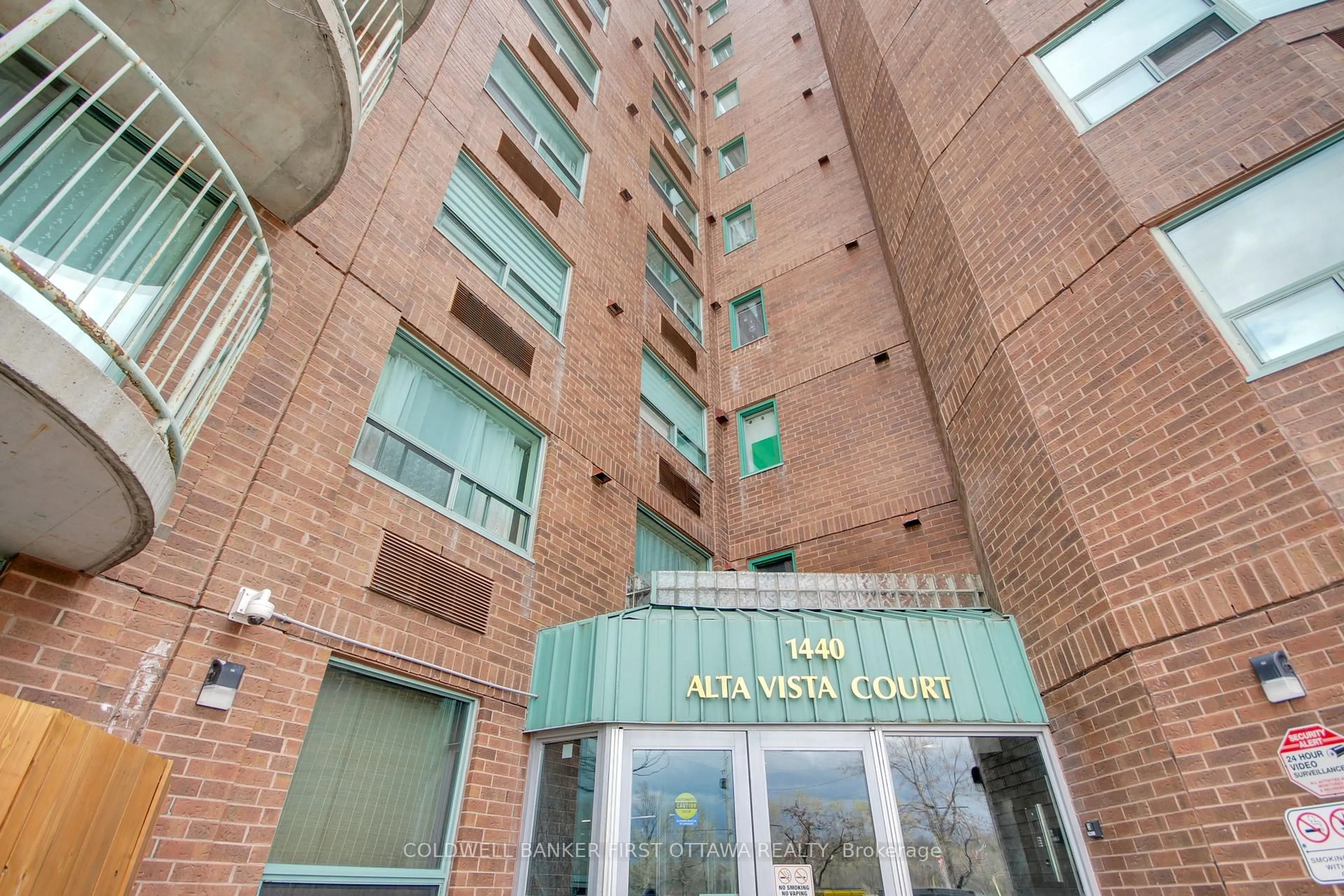 Indoor foyer for 1440 Heron Rd #811, Ottawa Ontario K1V 0X2