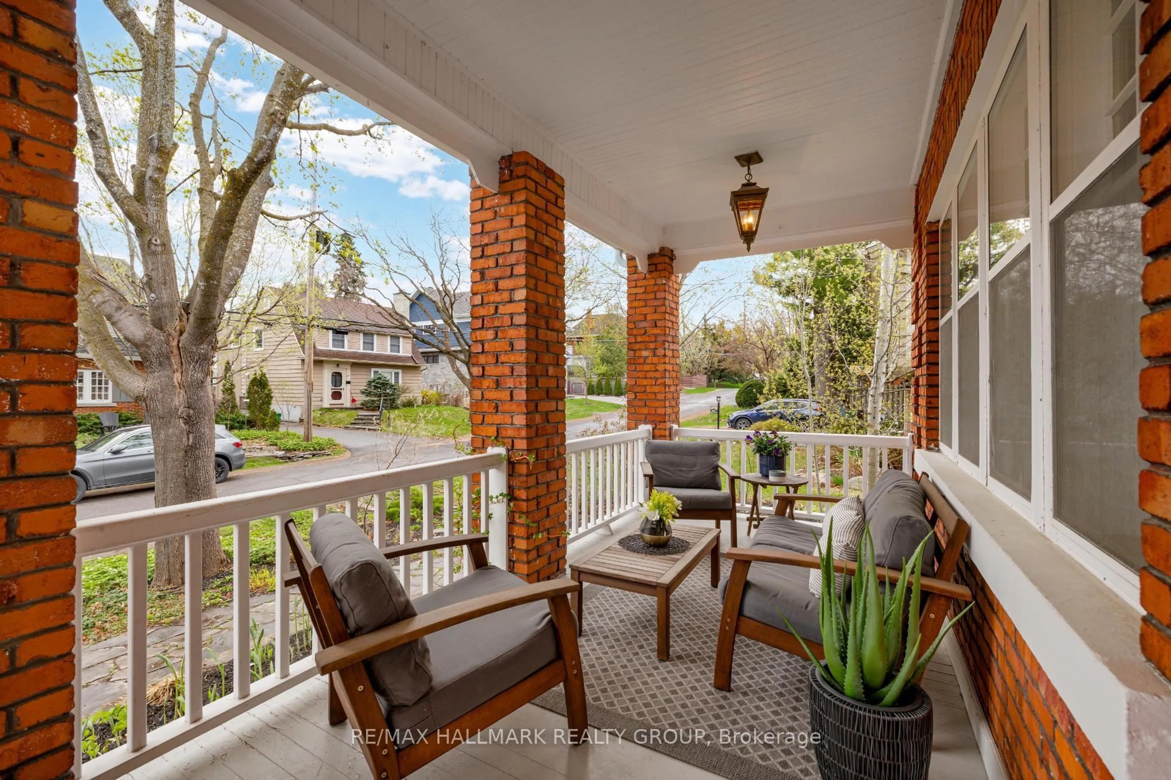 Patio, street for 474 Brierwood Ave, Ottawa Ontario K2A 2H3