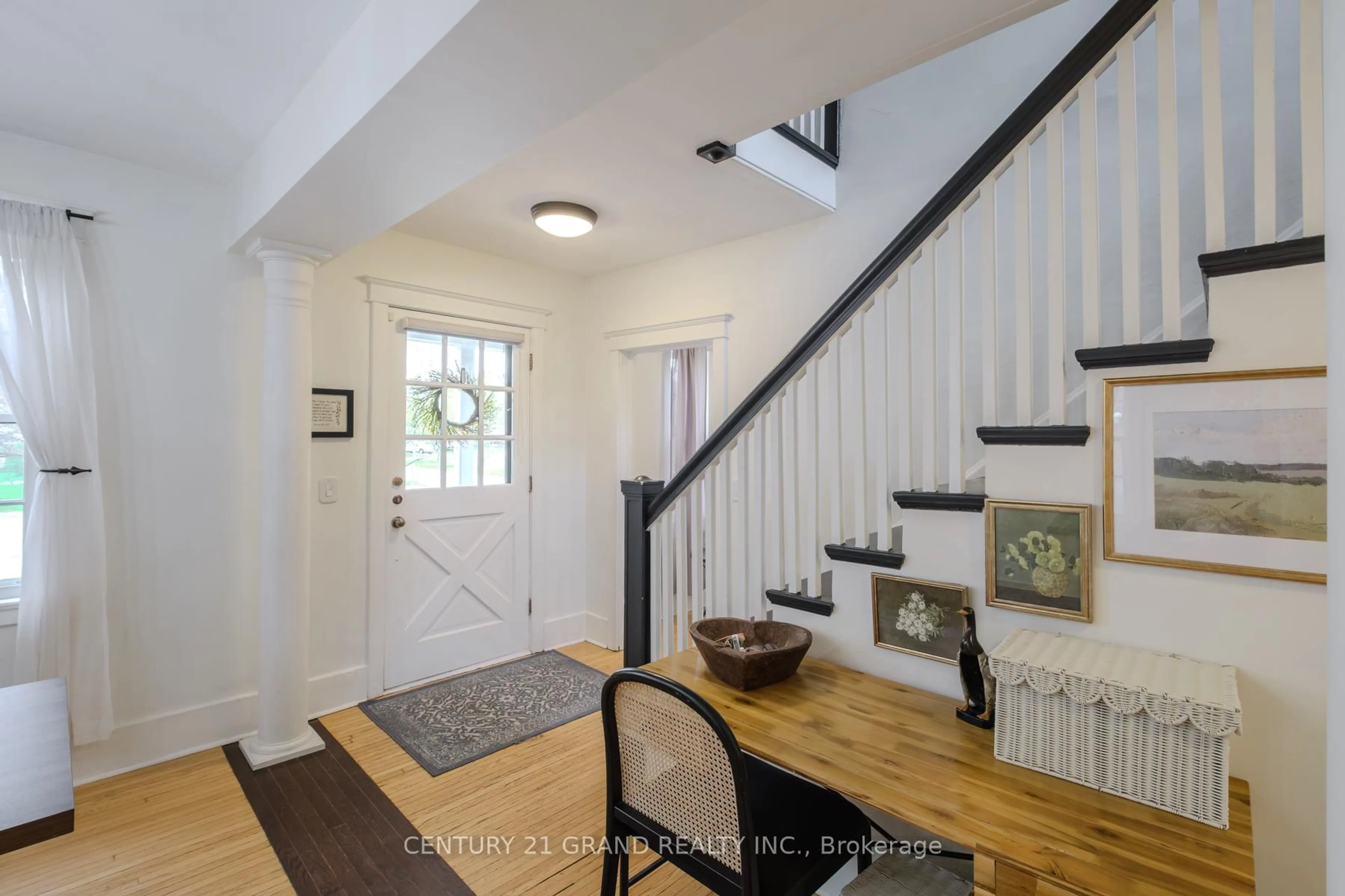 Indoor entryway for 58 Lincoln Ave, Brantford Ontario N3T 4S7