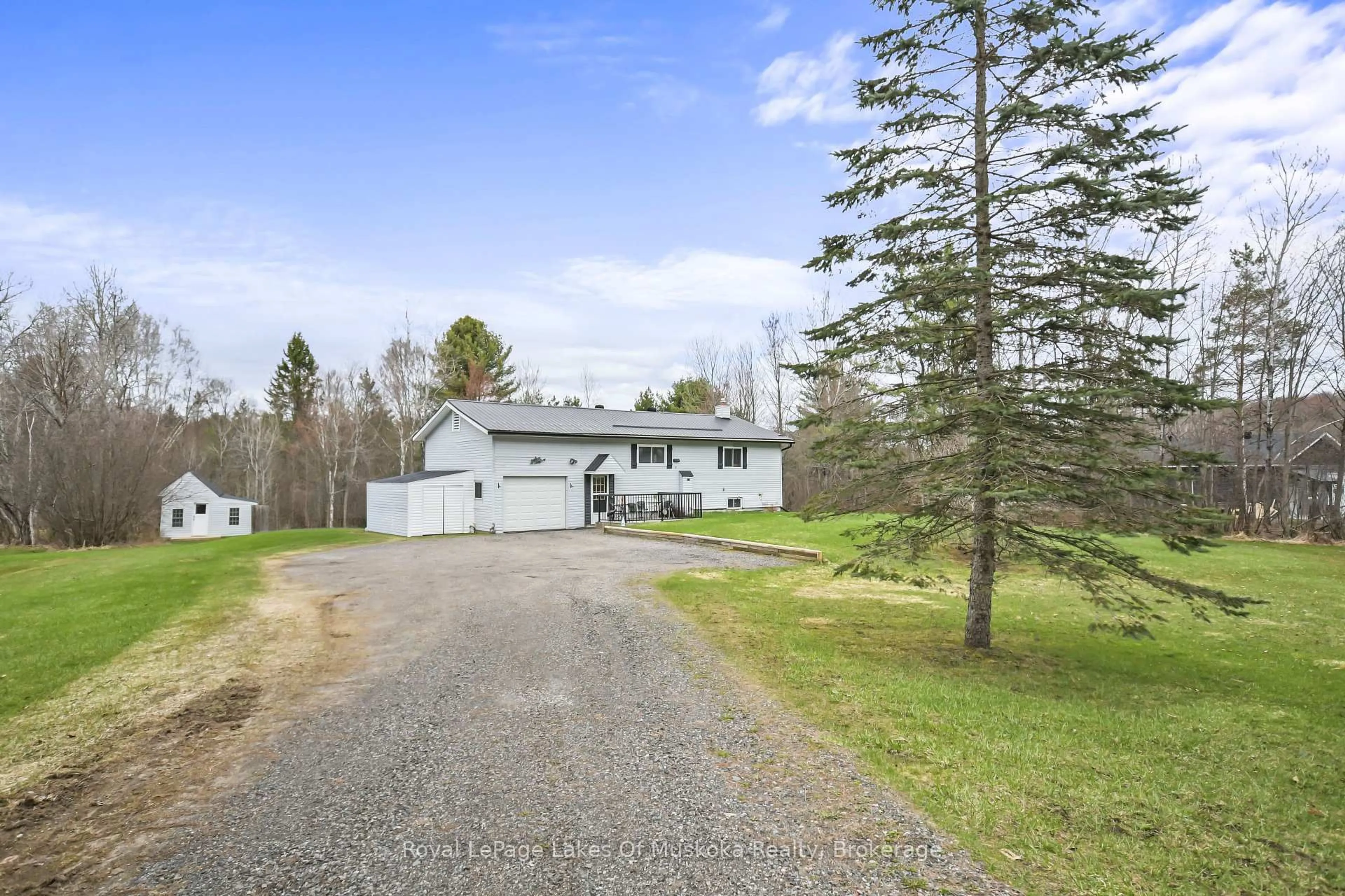 A pic from outside/outdoor area/front of a property/back of a property/a pic from drone, unknown for 1040 Windermere Rd, Muskoka Lakes Ontario P0B 1M0