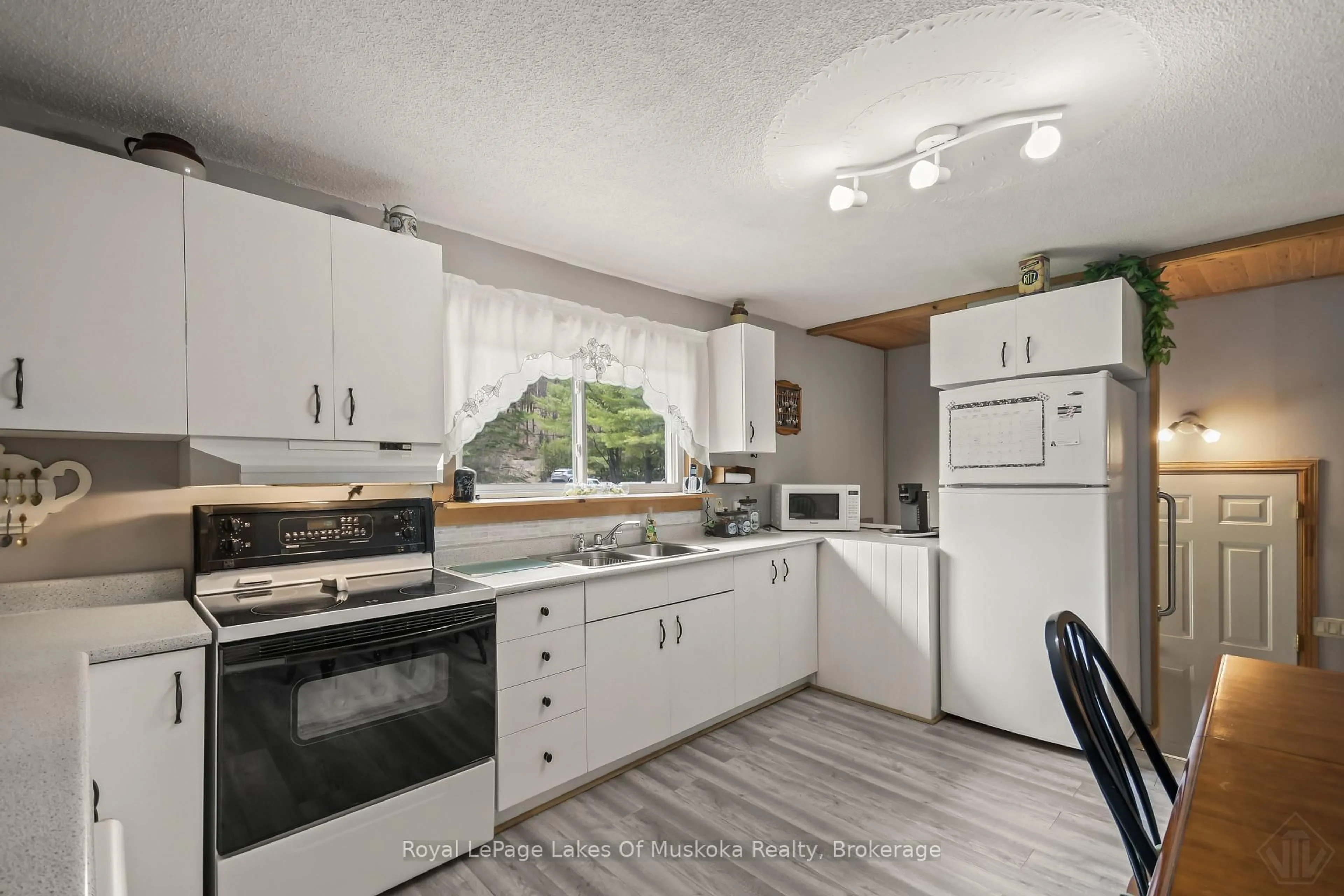 Standard kitchen, unknown for 1040 Windermere Rd, Muskoka Lakes Ontario P0B 1M0
