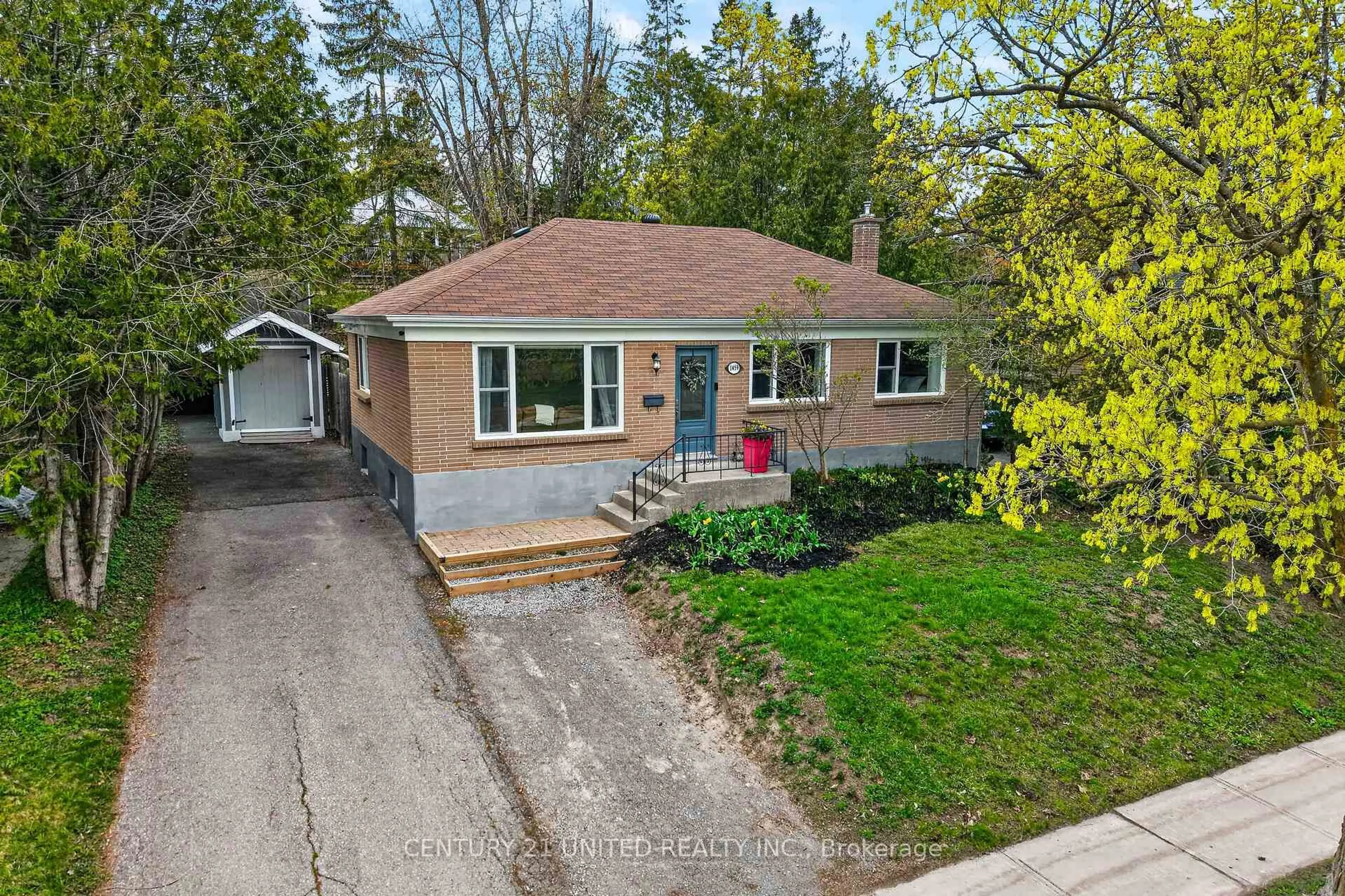 A pic from outside/outdoor area/front of a property/back of a property/a pic from drone, street for 1459 Westbrook Dr, Peterborough Ontario K9J 6R5