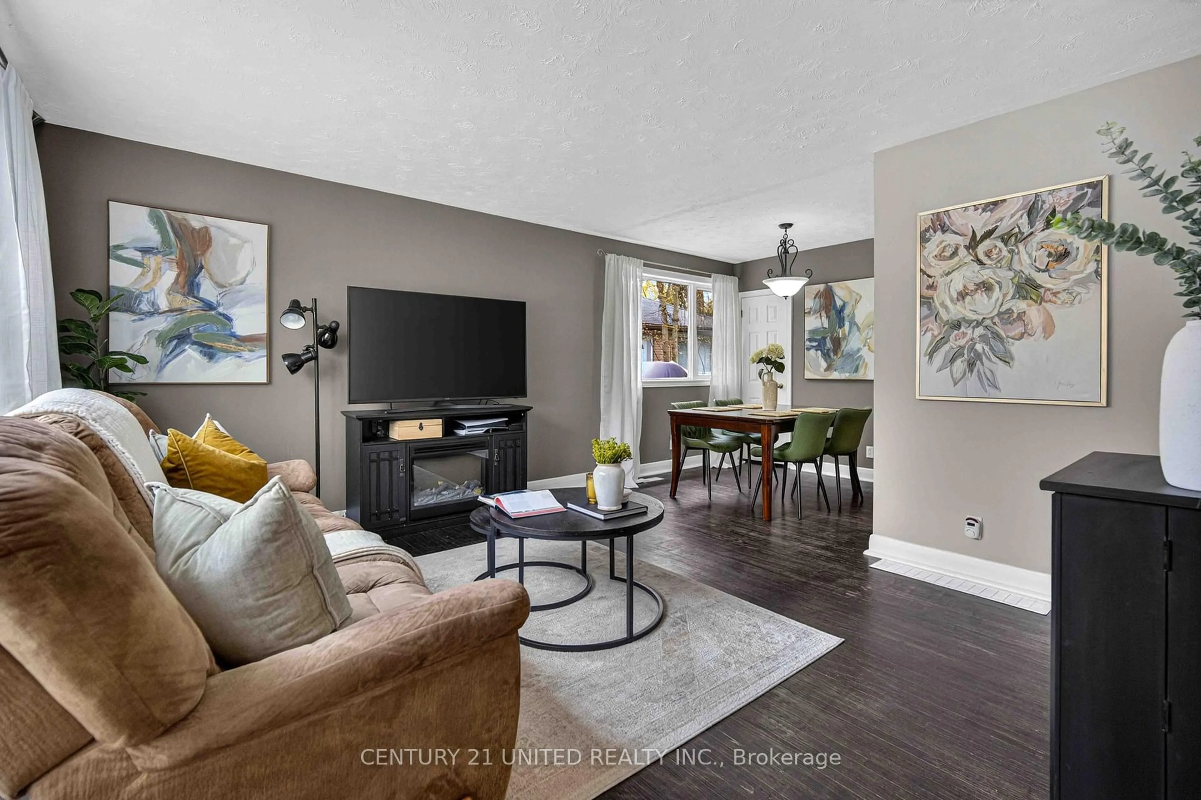 Living room with furniture, unknown for 1459 Westbrook Dr, Peterborough Ontario K9J 6R5