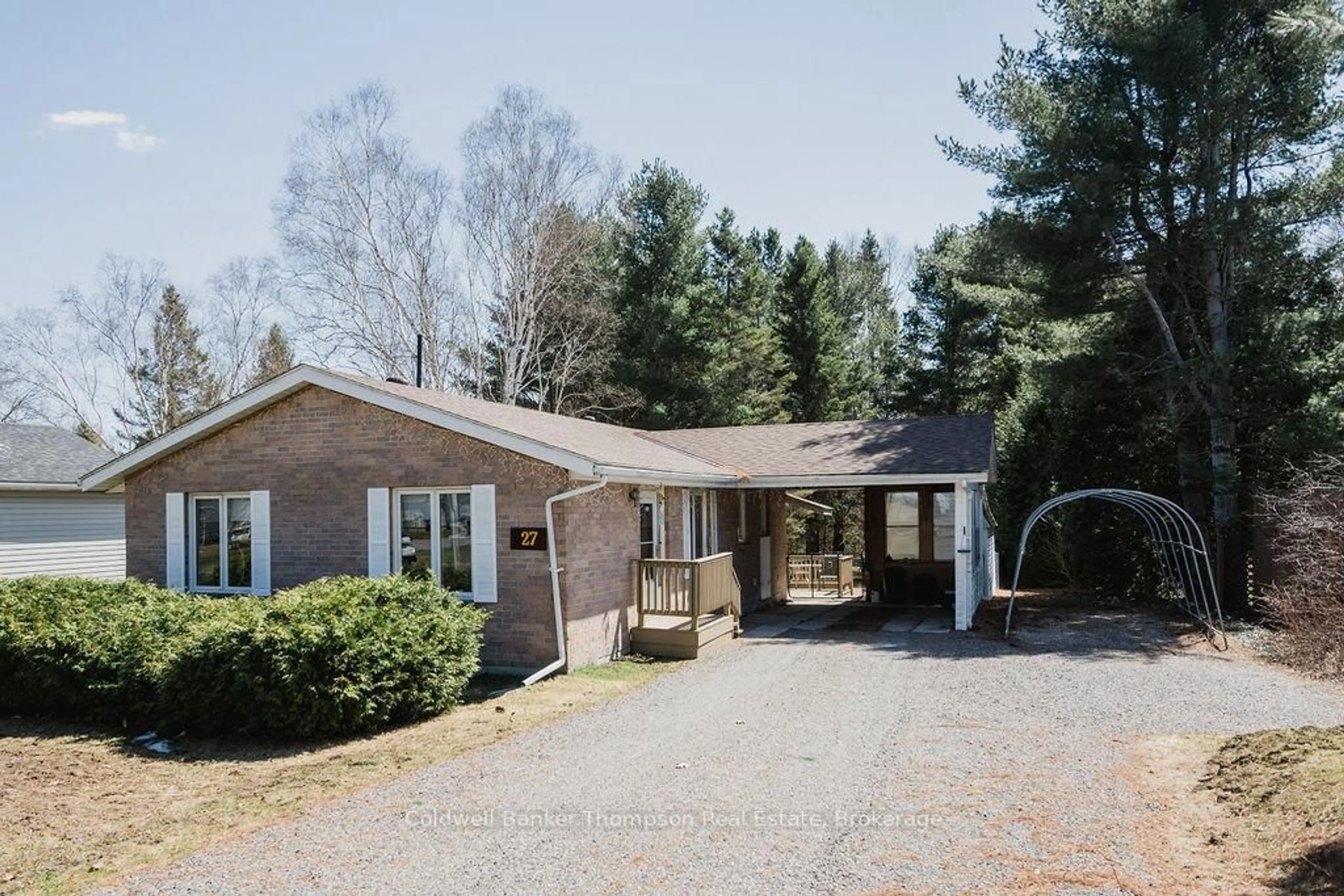 Unknown for 27 Queen St, Sundridge Ontario P0A 1Z0