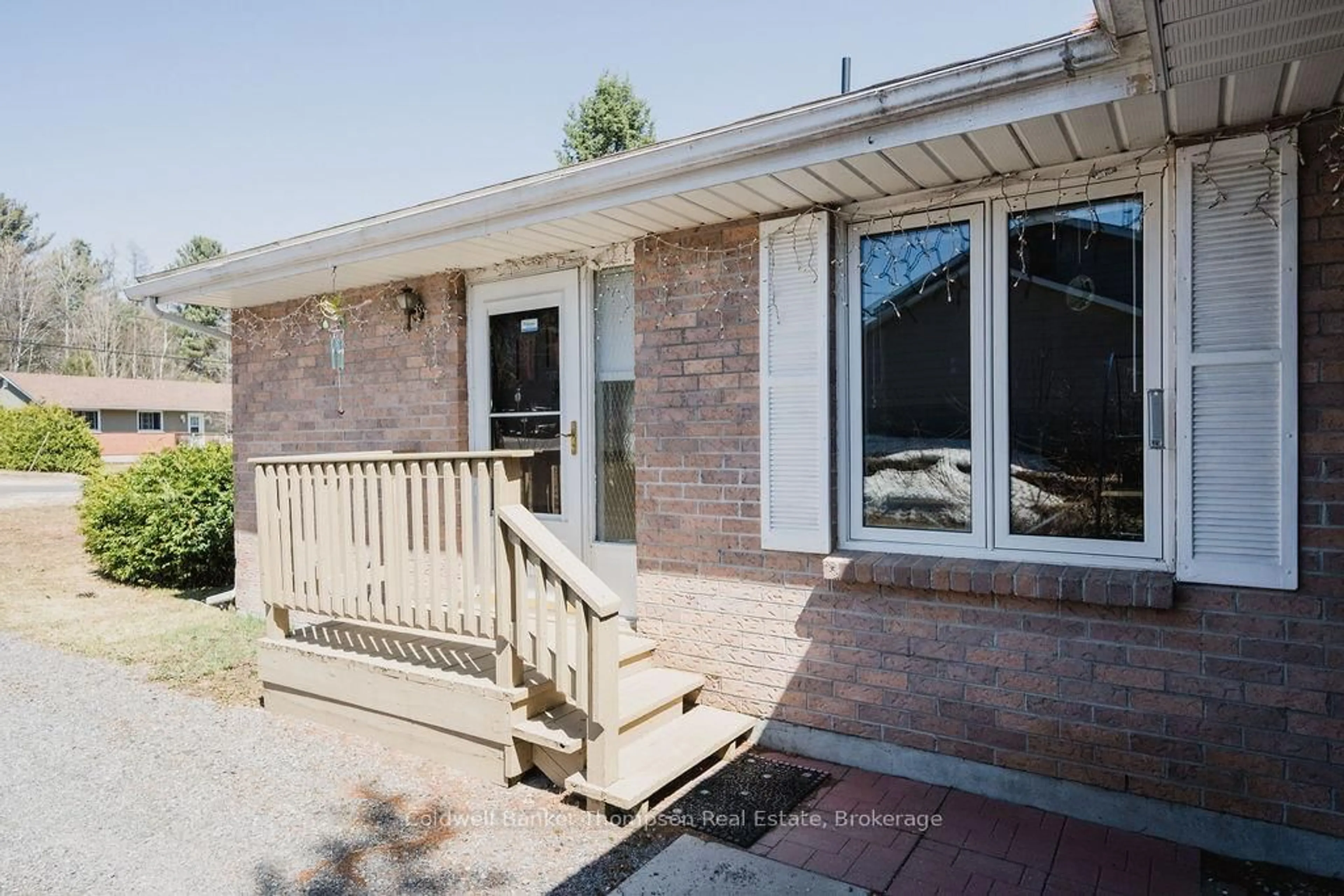Unknown for 27 Queen St, Sundridge Ontario P0A 1Z0