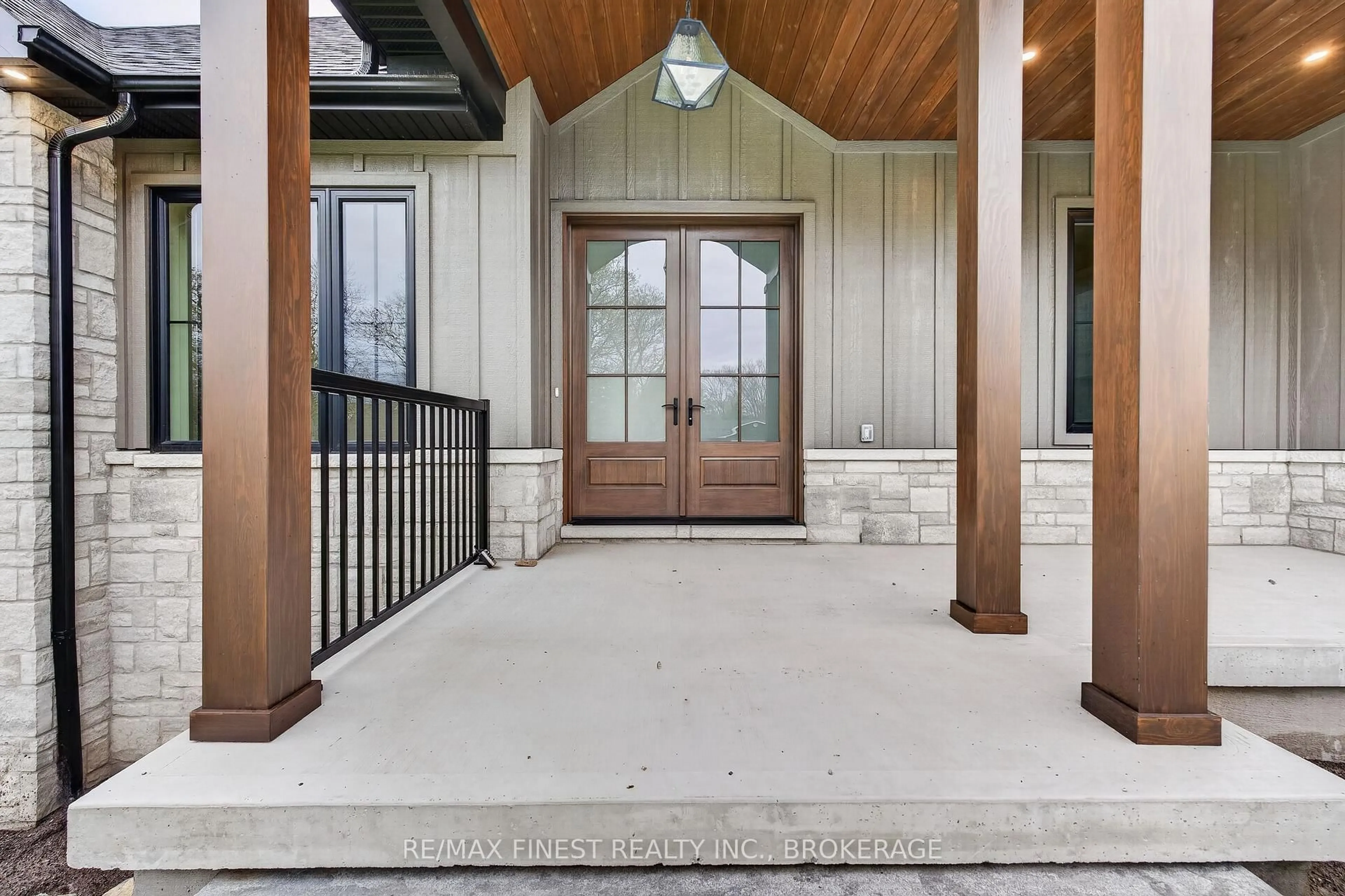 Indoor entryway for 371 Maple Ridge Dr, Kingston Ontario K7M 5P1