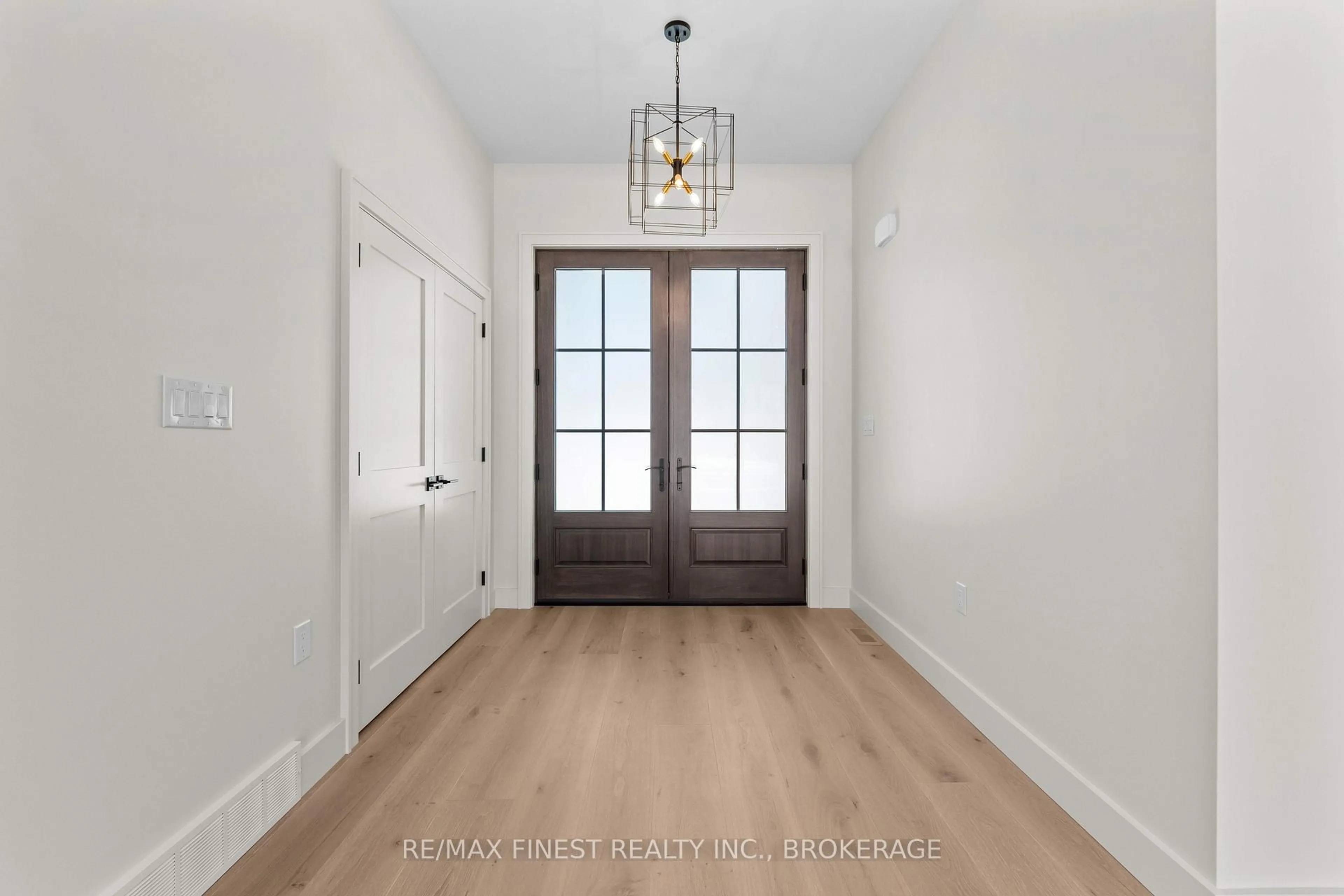 Indoor entryway for 371 Maple Ridge Dr, Kingston Ontario K7M 5P1