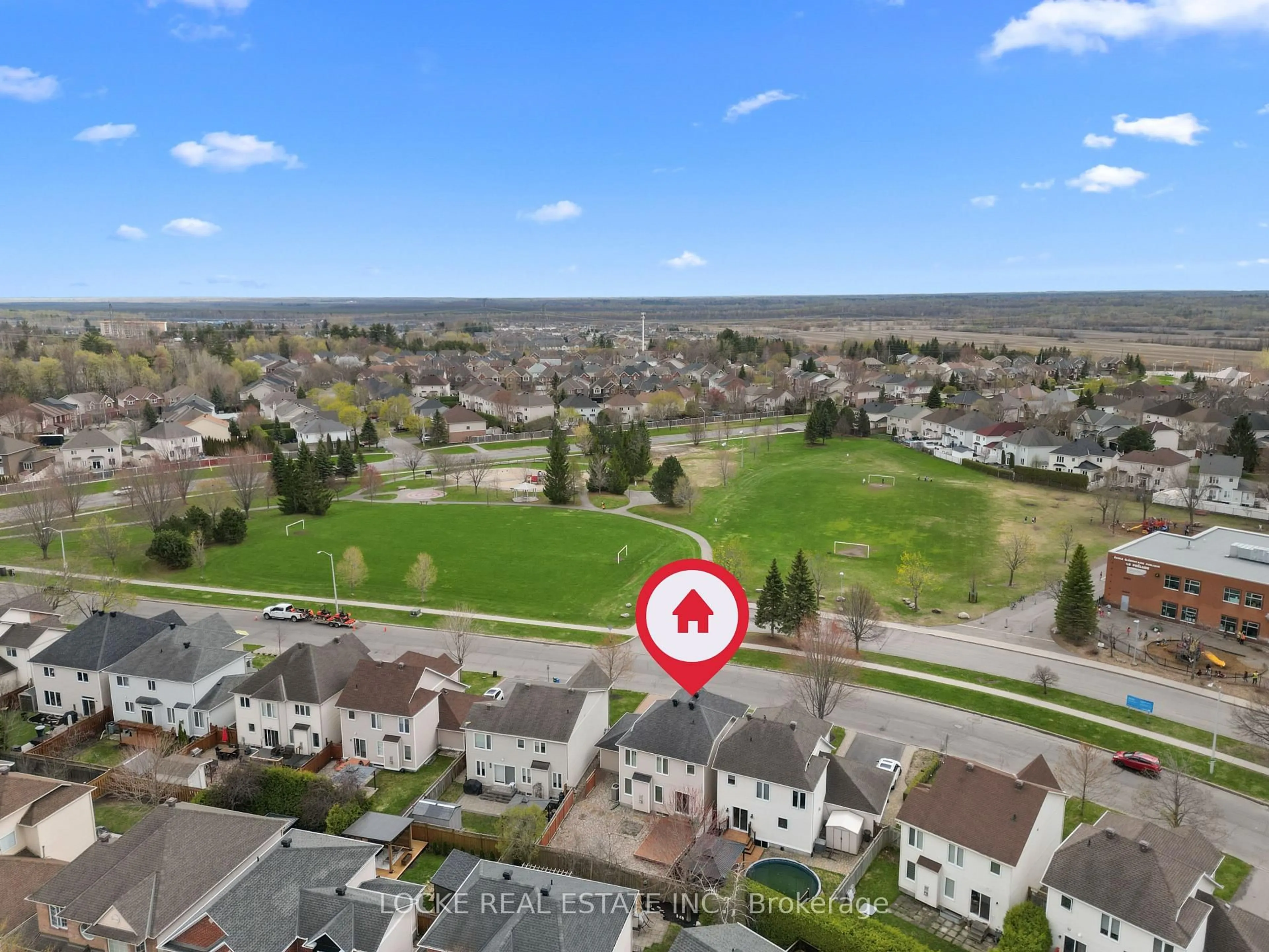 A pic from outside/outdoor area/front of a property/back of a property/a pic from drone, mountain view for 6020 Longleaf Dr, Orleans Ontario K1W 1J2