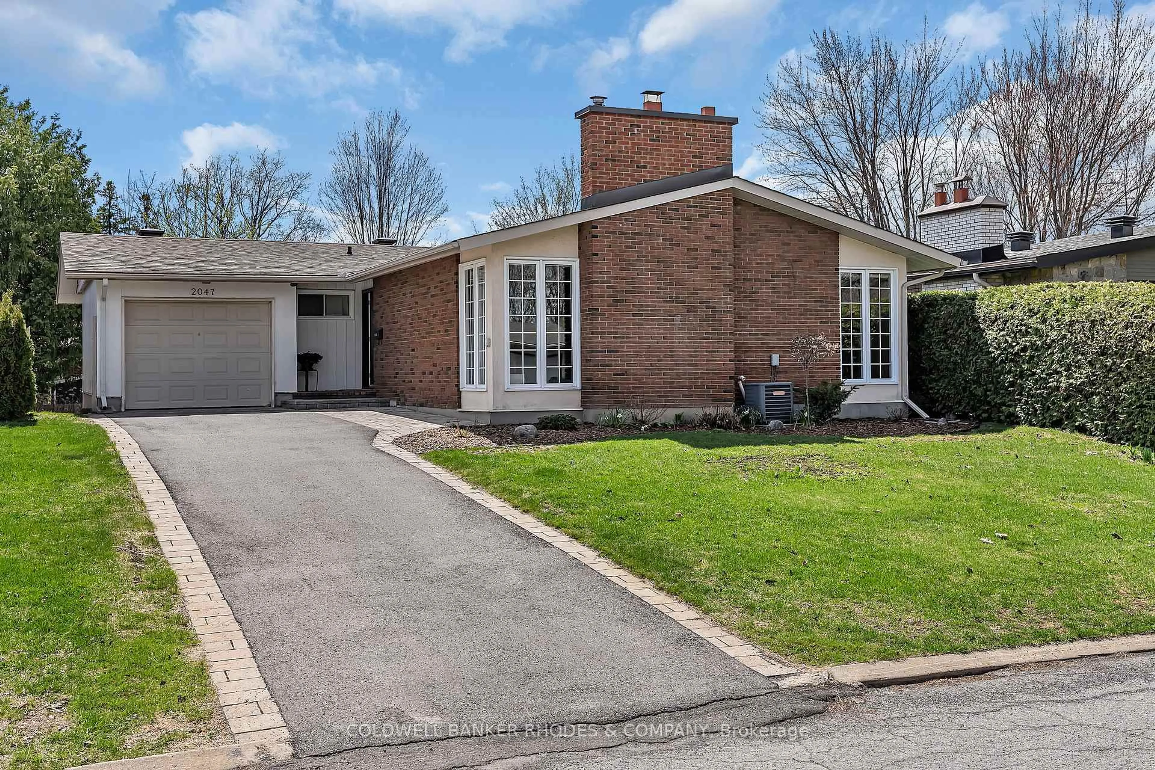 Home with brick exterior material, street for 2047 Woodglen Cres, Ottawa Ontario K1J 6G6