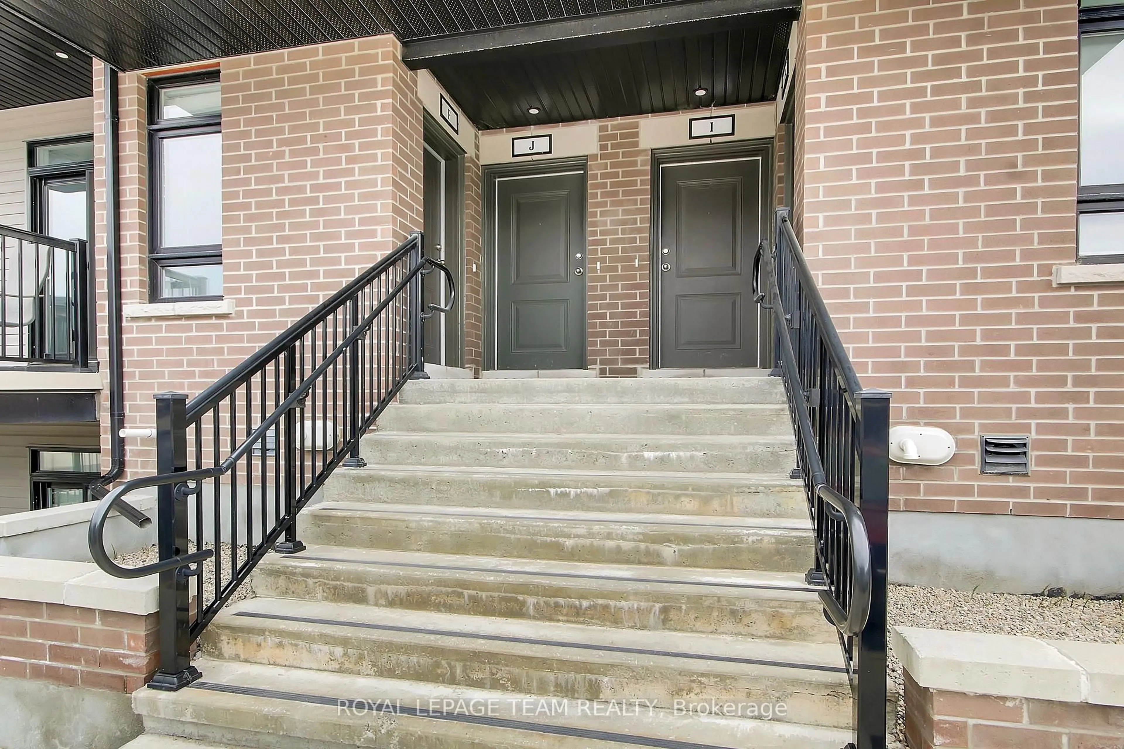 Unknown for 320 Tulum Cres #F, Ottawa Ontario K2S 0W1