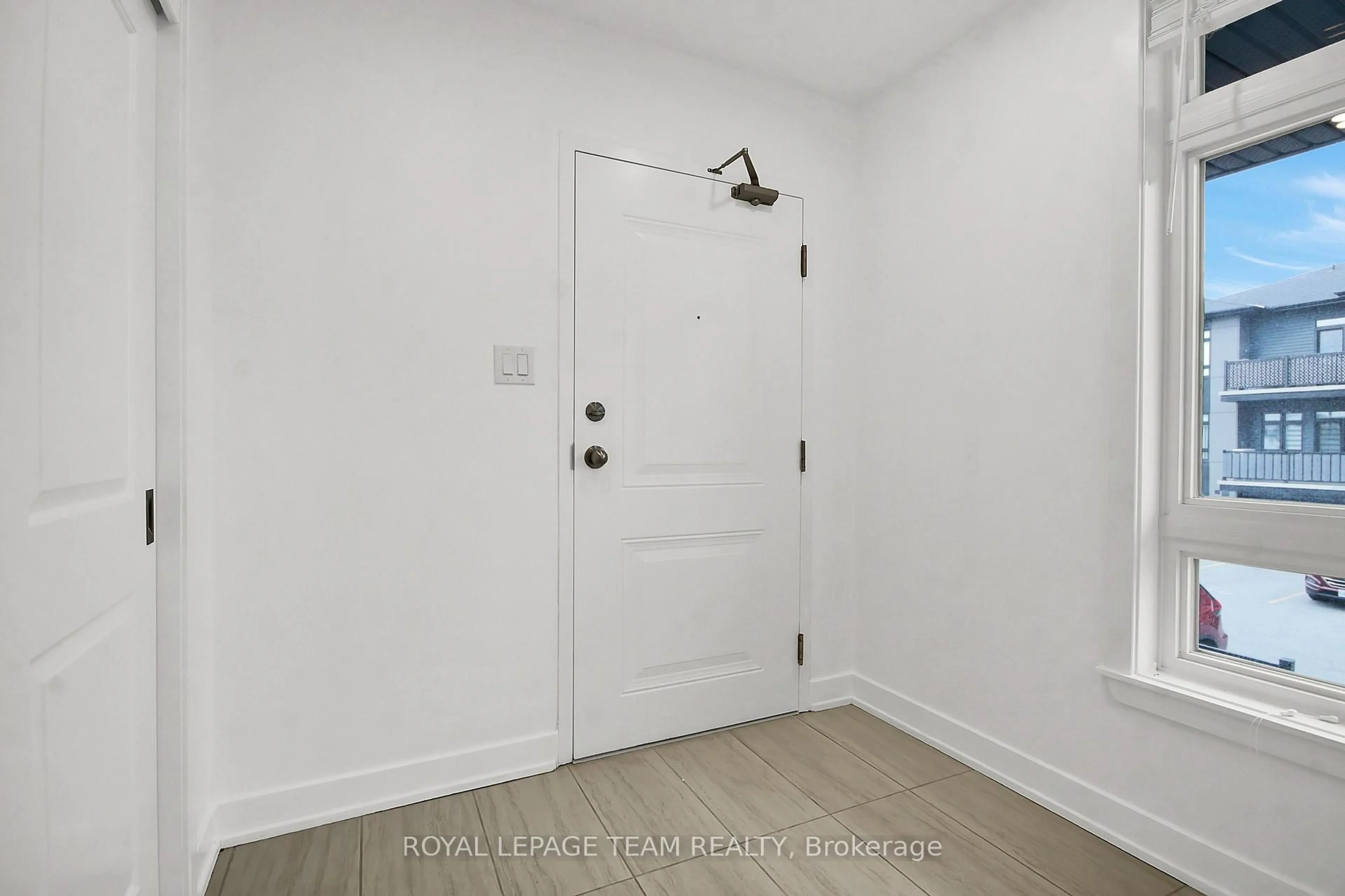 A pic of a room for 320 Tulum Cres #F, Ottawa Ontario K2S 0W1