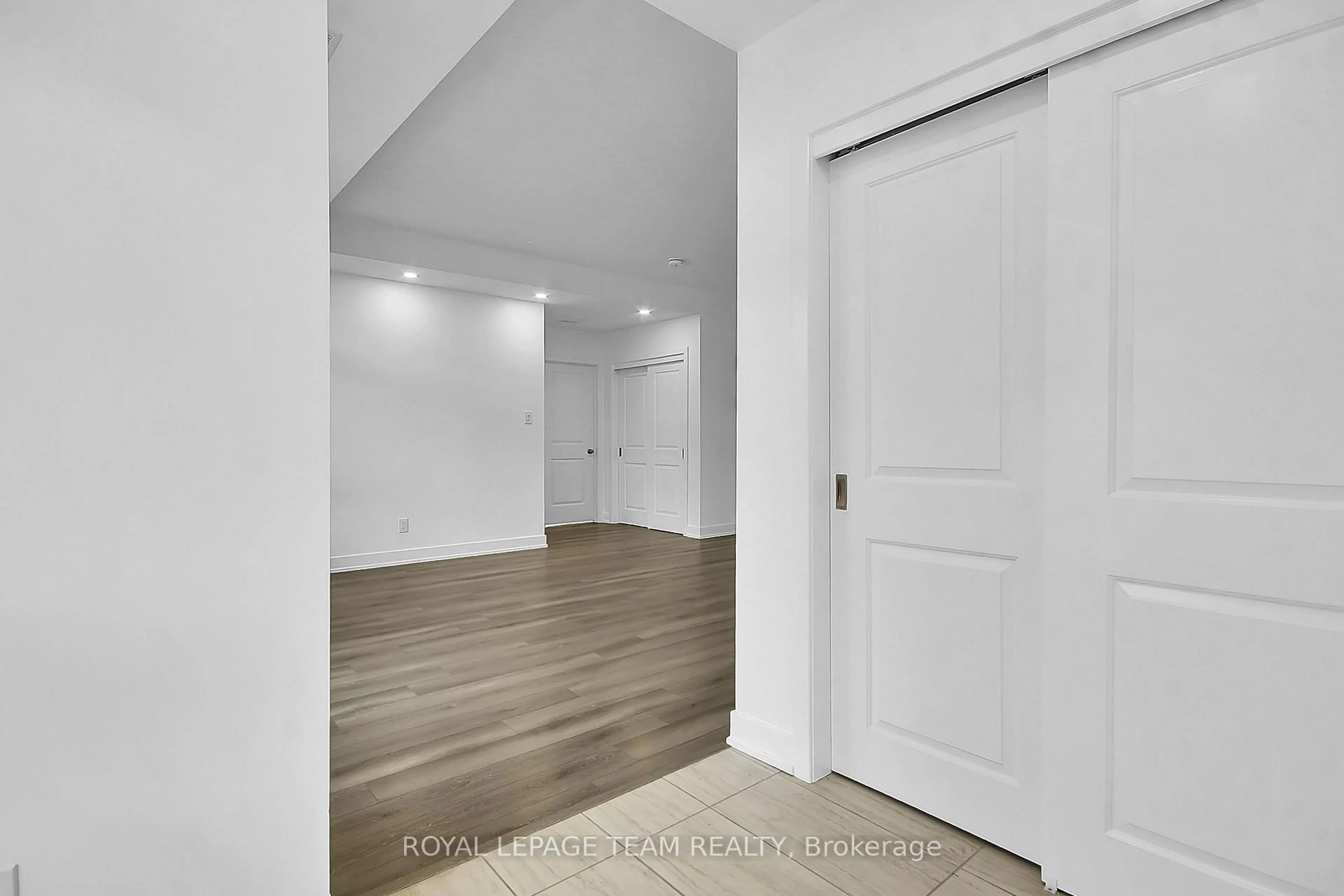 Unknown for 320 Tulum Cres #F, Ottawa Ontario K2S 0W1