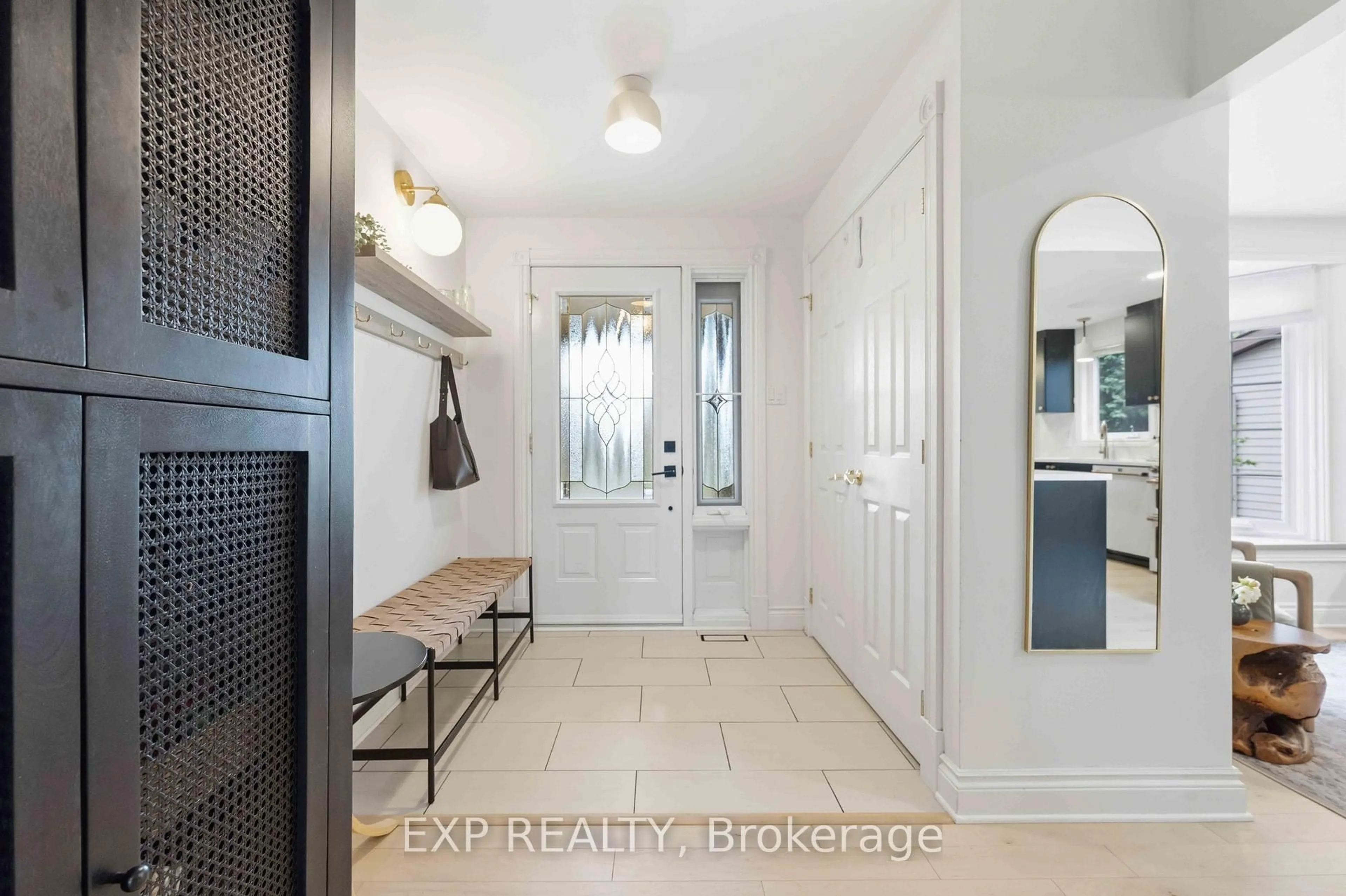 Indoor entryway for 31 Four Seasons Dr, Ottawa Ontario K2E 7P9