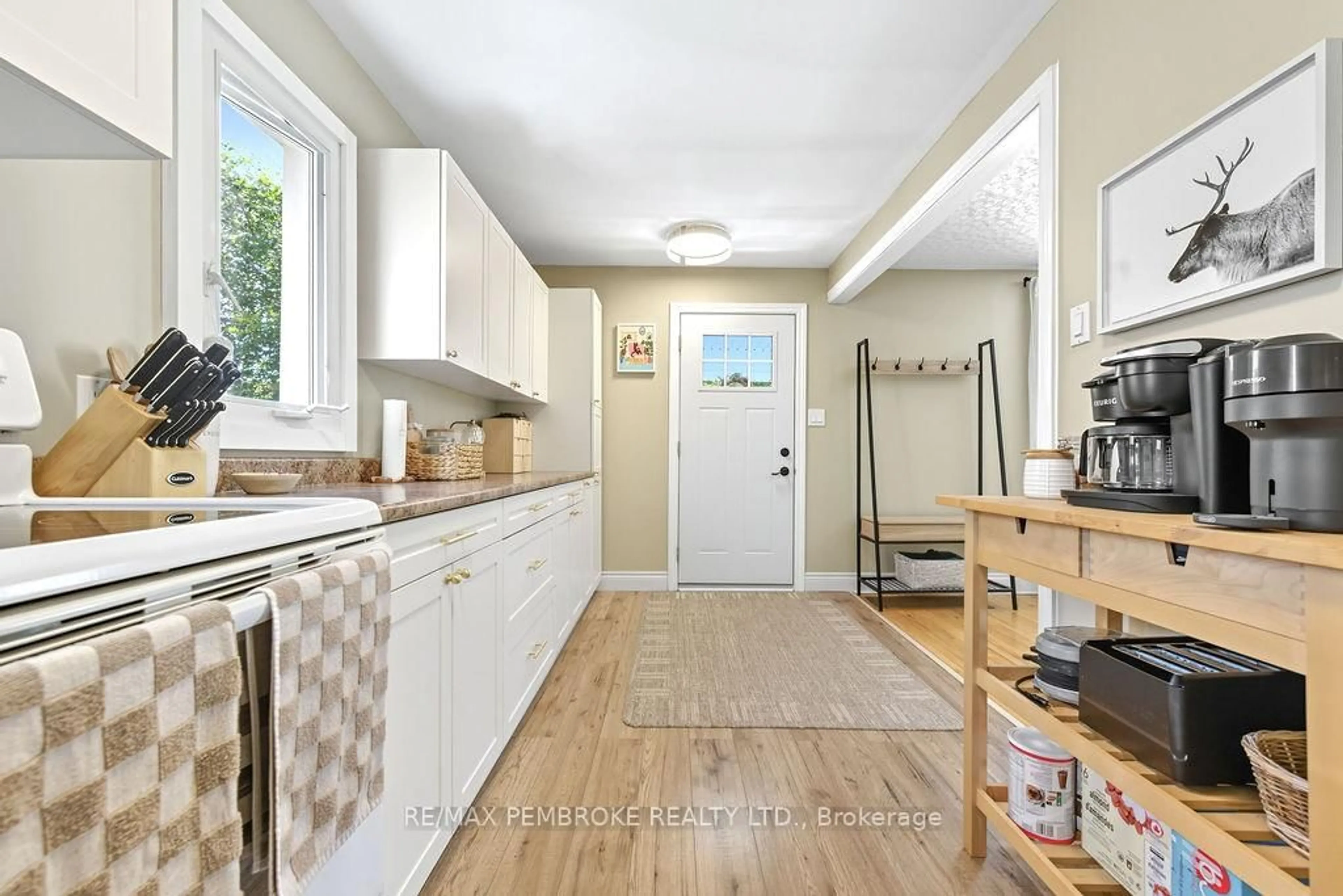 Unknown for 325 Chamberlain St, Pembroke Ontario K8A 2M7