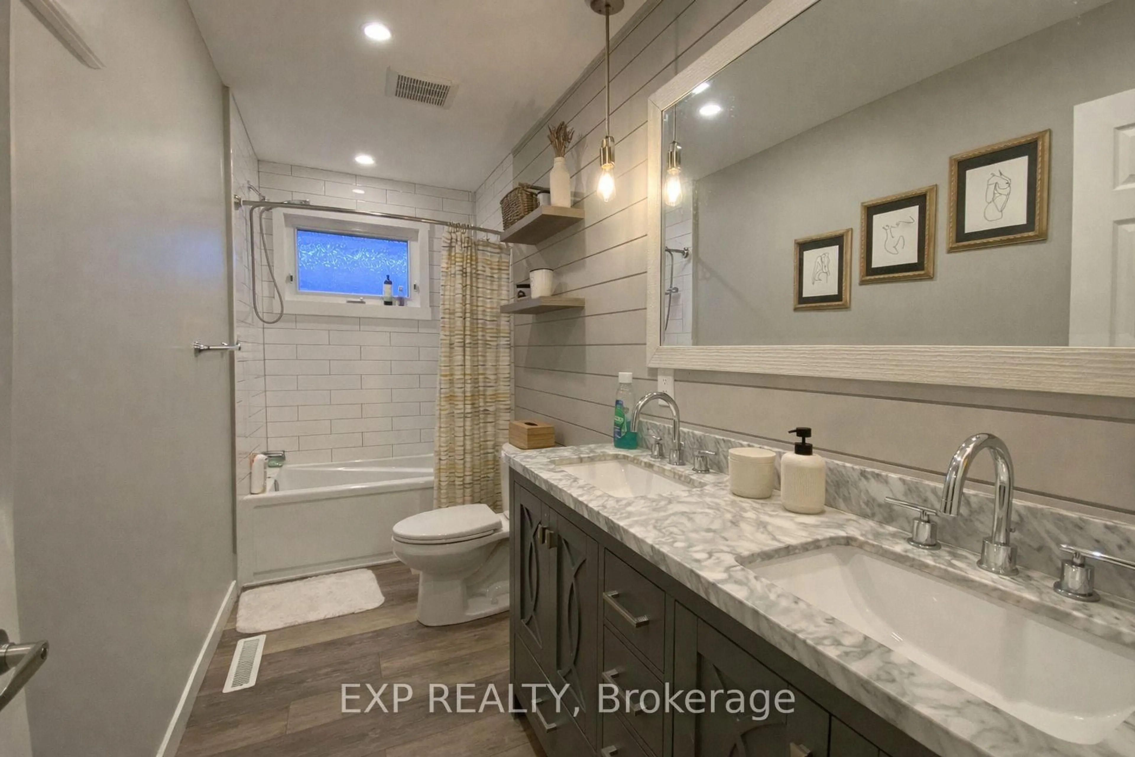 Contemporary bathroom, ceramic/tile floor for 1237 Vancouver Ave, Ottawa Ontario K1V 6V2
