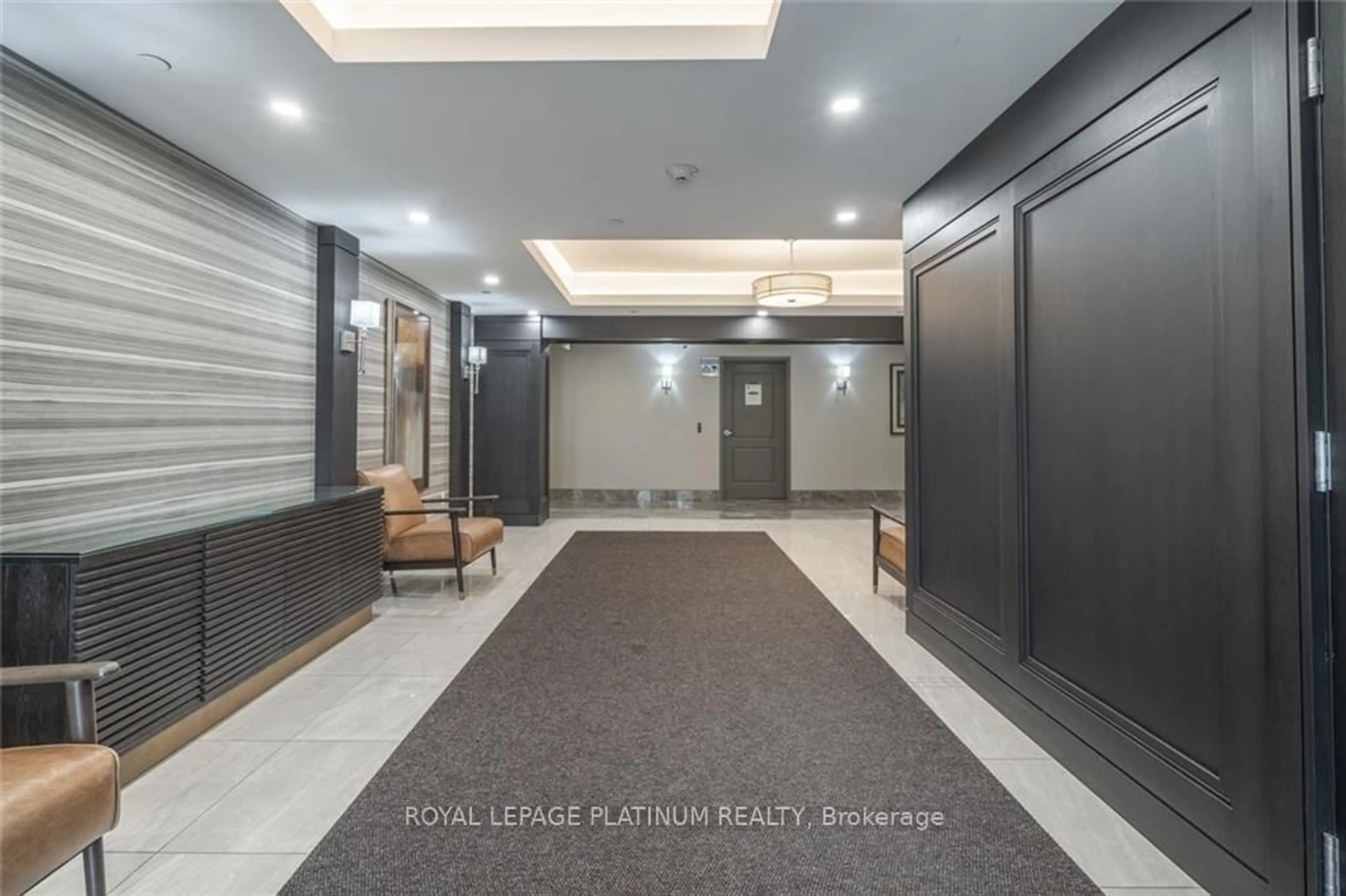 Indoor foyer for 125 Shoreview Pl #233, Hamilton Ontario L8E 0K3