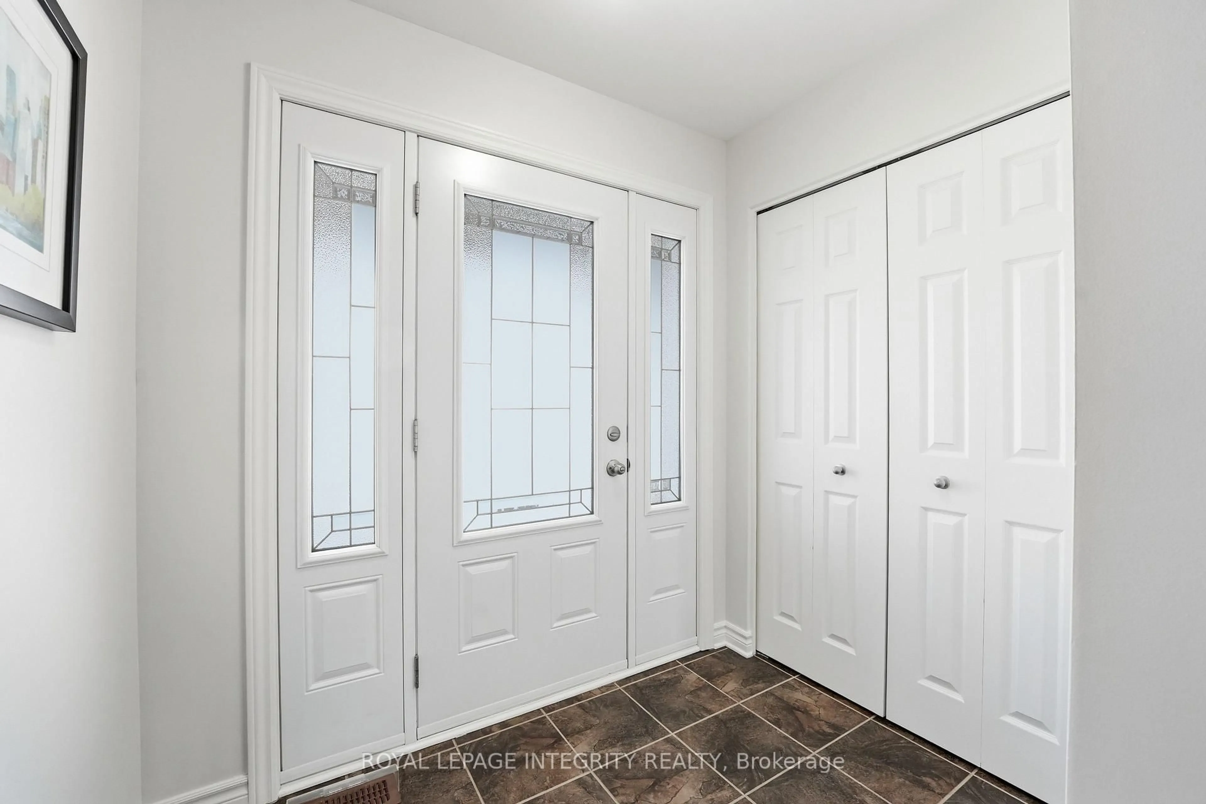 Indoor entryway for 317 Mercury St, Clarence-Rockland Ontario K4K 0G7