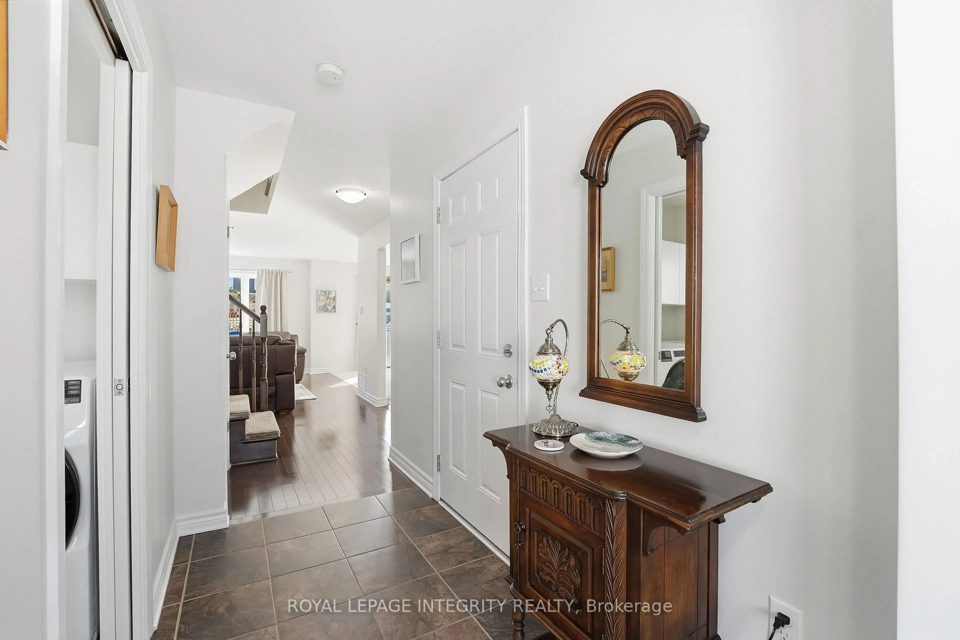 Indoor entryway for 317 Mercury St, Clarence-Rockland Ontario K4K 0G7