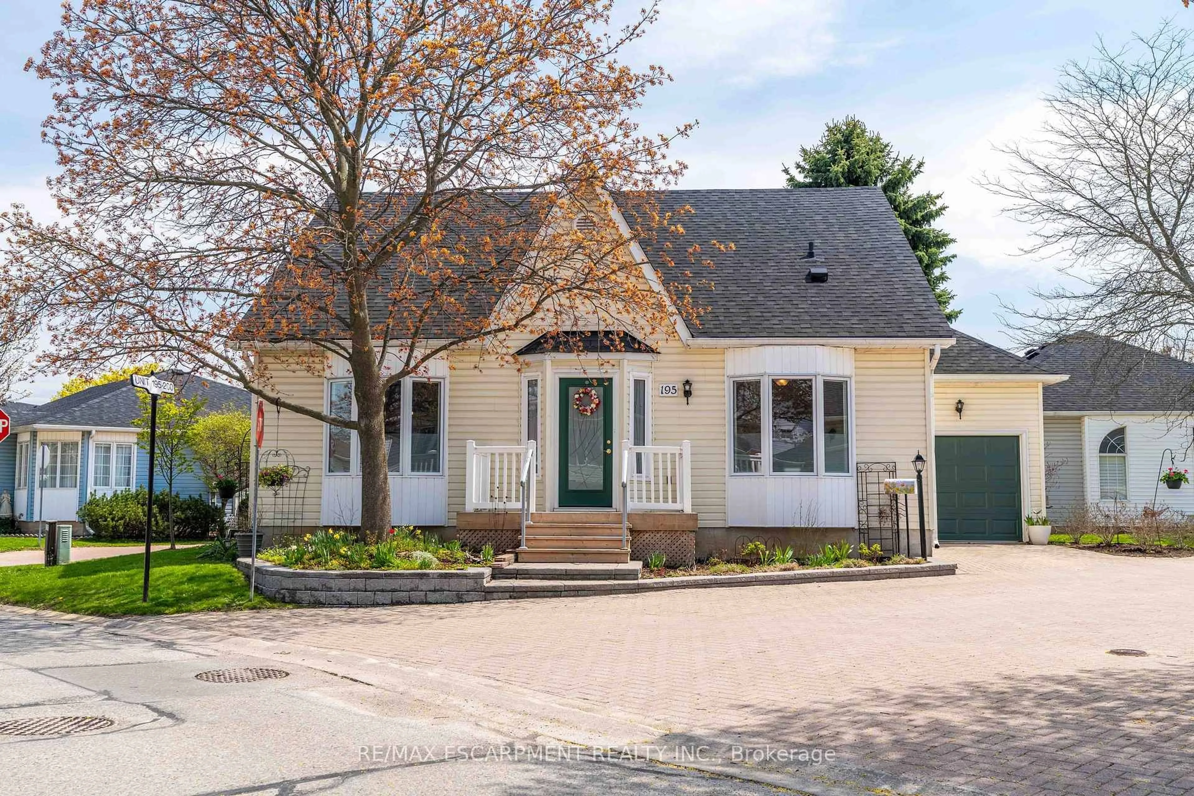 Unknown for 195 Silverbirch Blvd, Hamilton Ontario L0R 1W0