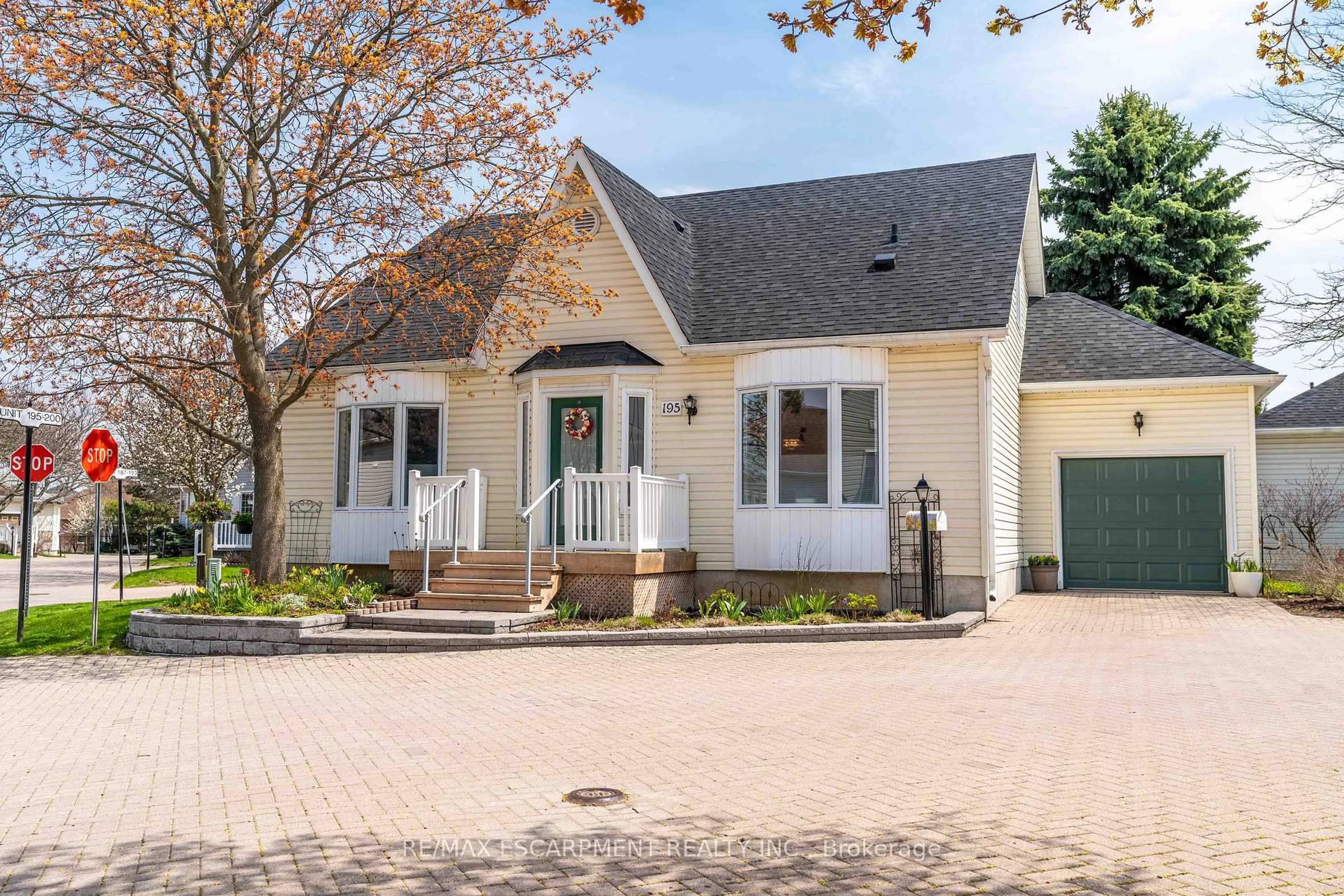 Home with brick exterior material, street for 195 Silverbirch Blvd, Hamilton Ontario L0R 1W0