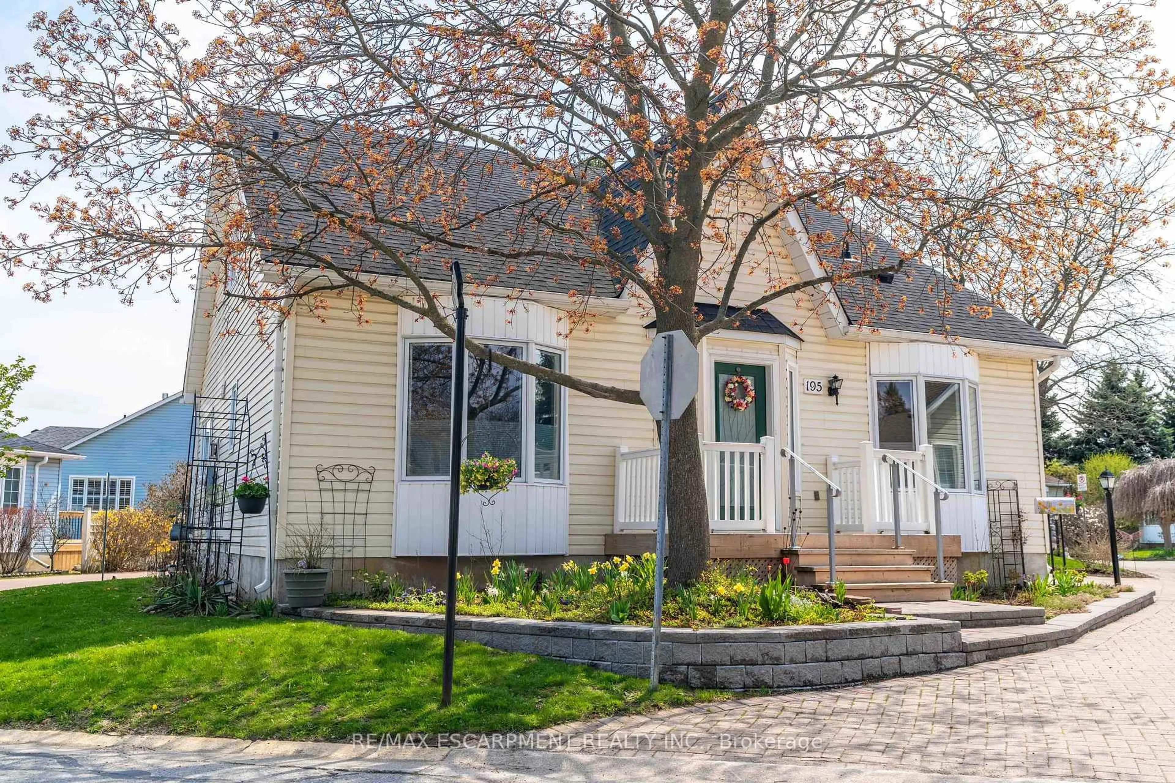 Unknown for 195 Silverbirch Blvd, Hamilton Ontario L0R 1W0